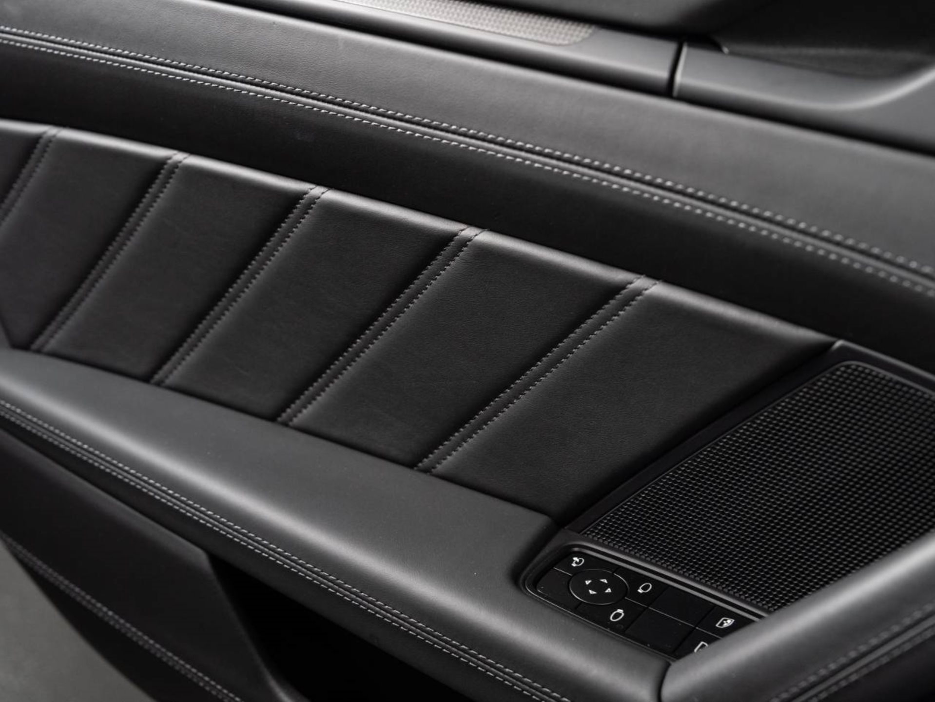 PORSCHE 911 Targa 4 GTS-image-19