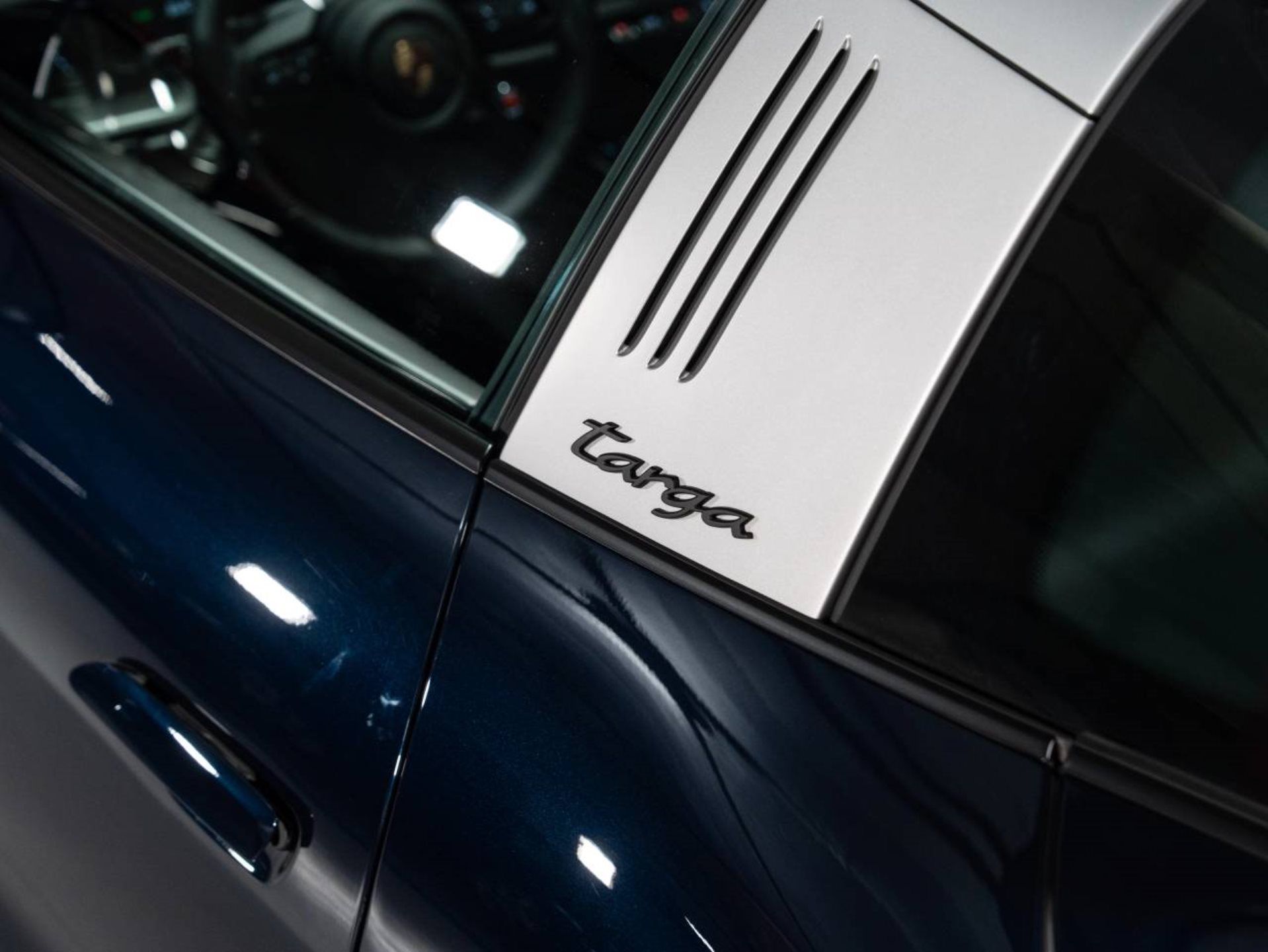 PORSCHE 911 Targa 4 GTS-image-24