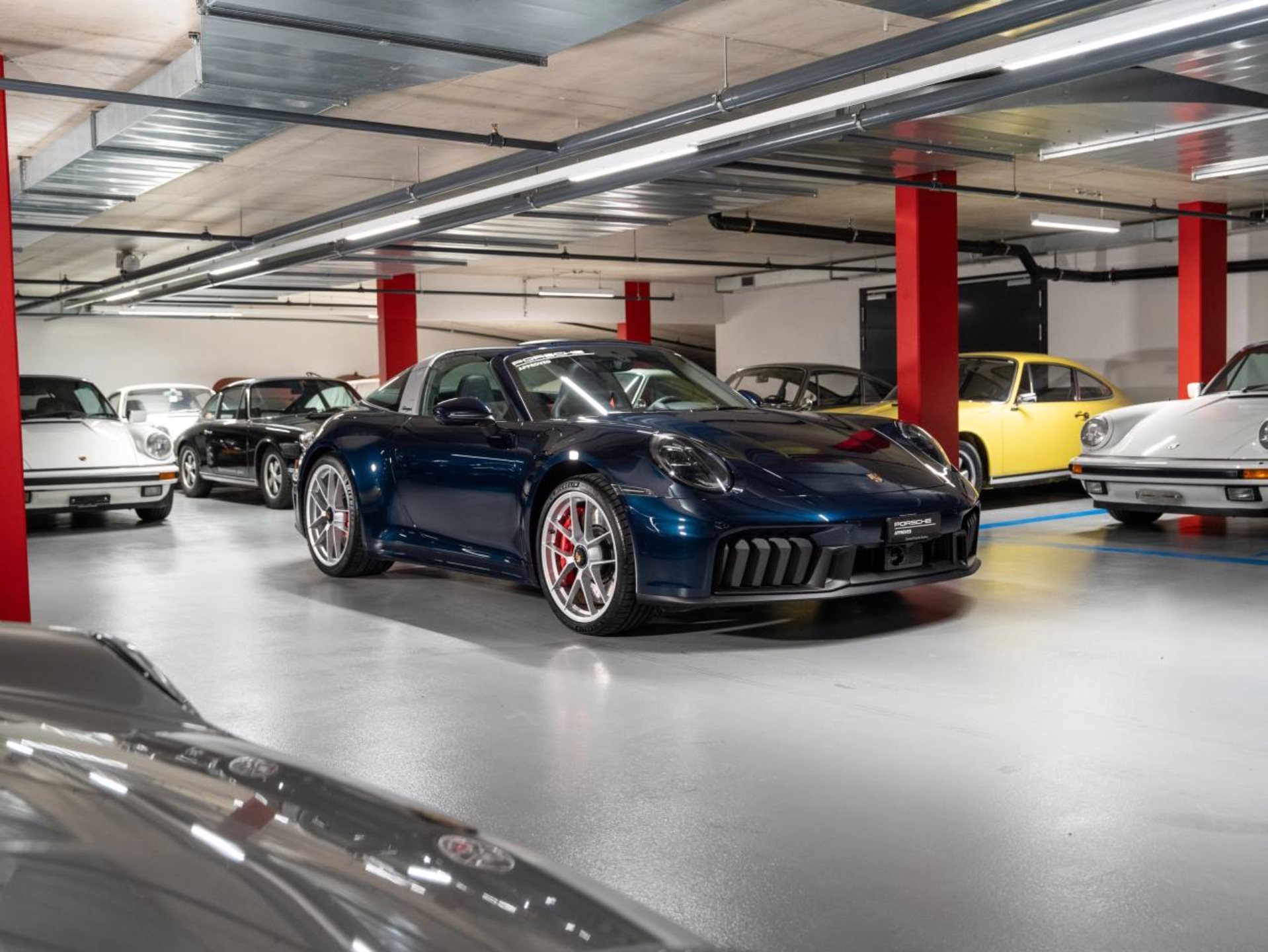 PORSCHE 911 Targa 4 GTS-image-5