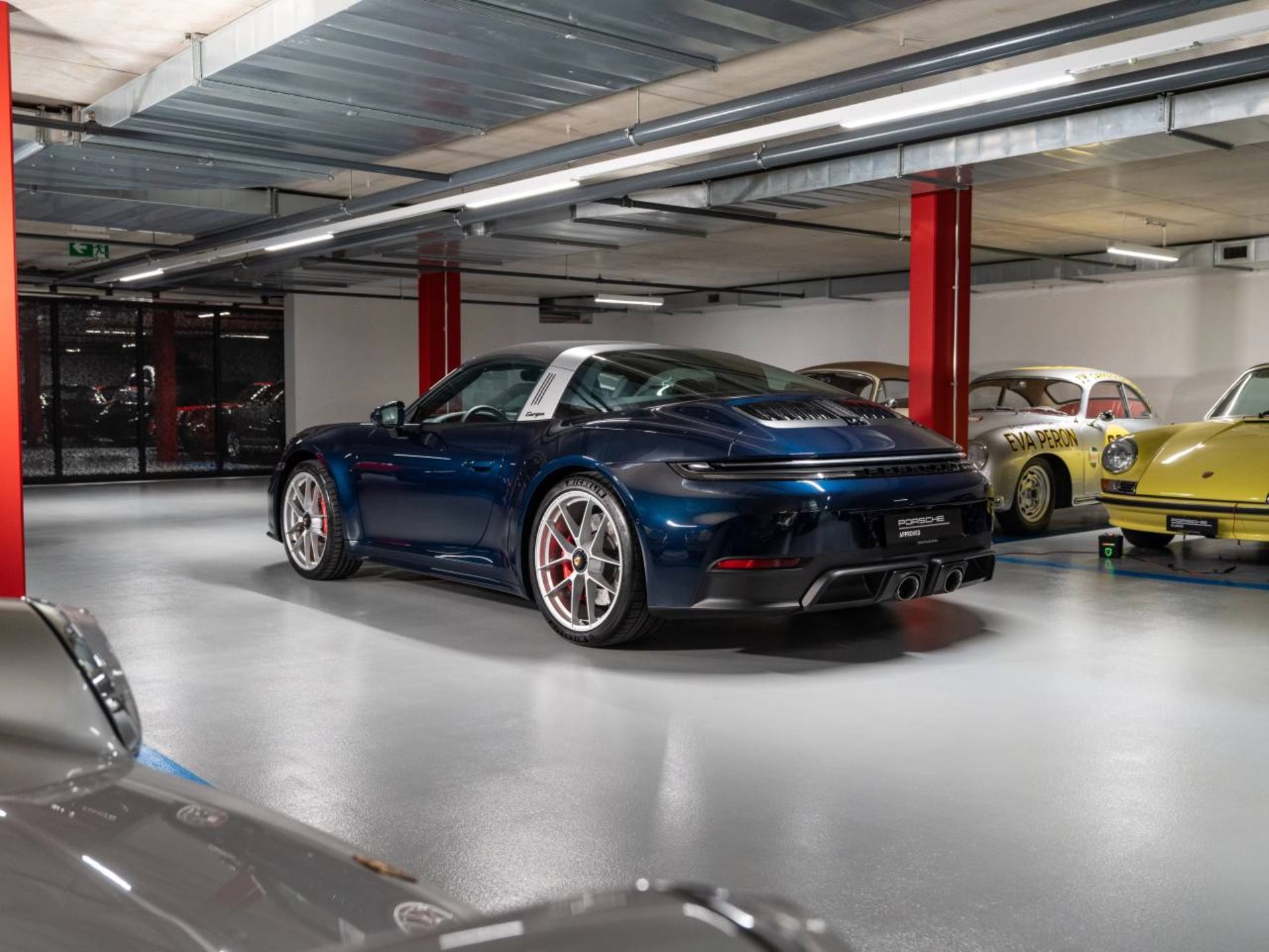 PORSCHE 911 Targa 4 GTS-image-9