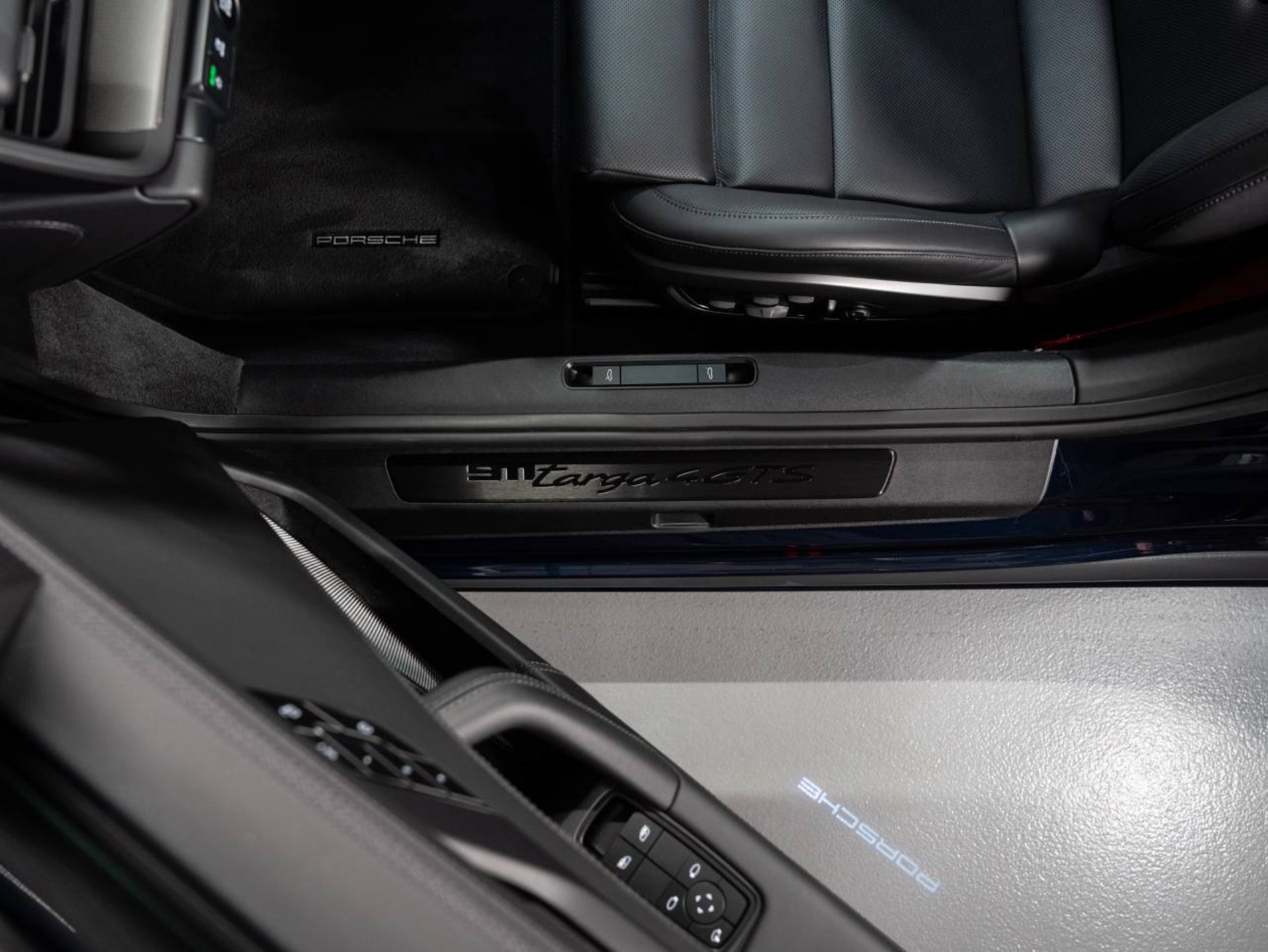PORSCHE 911 Targa 4 GTS-image-21