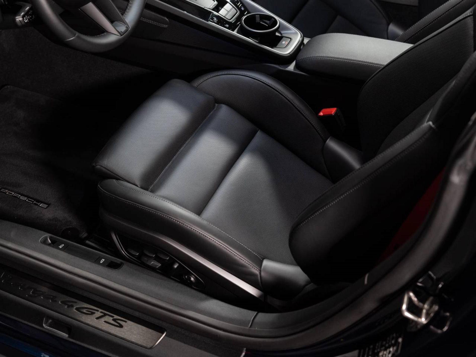 PORSCHE 911 Targa 4 GTS-image-17