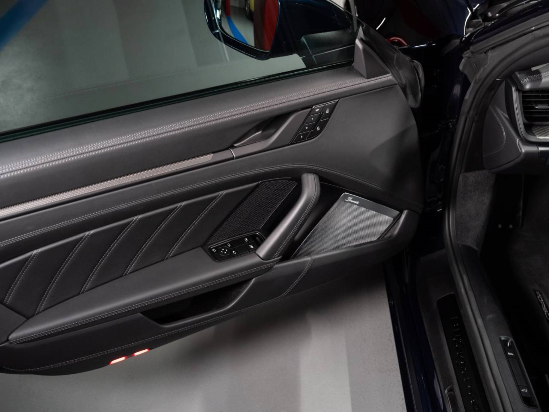 PORSCHE 911 Targa 4 GTS-image-18