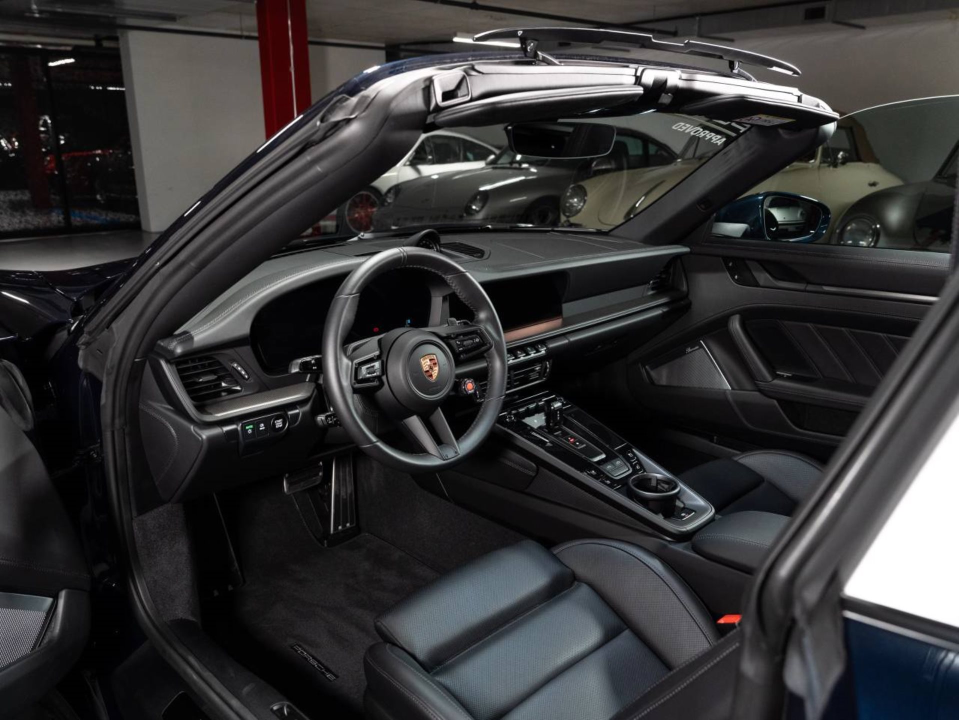 PORSCHE 911 Targa 4 GTS-showroom-element-3