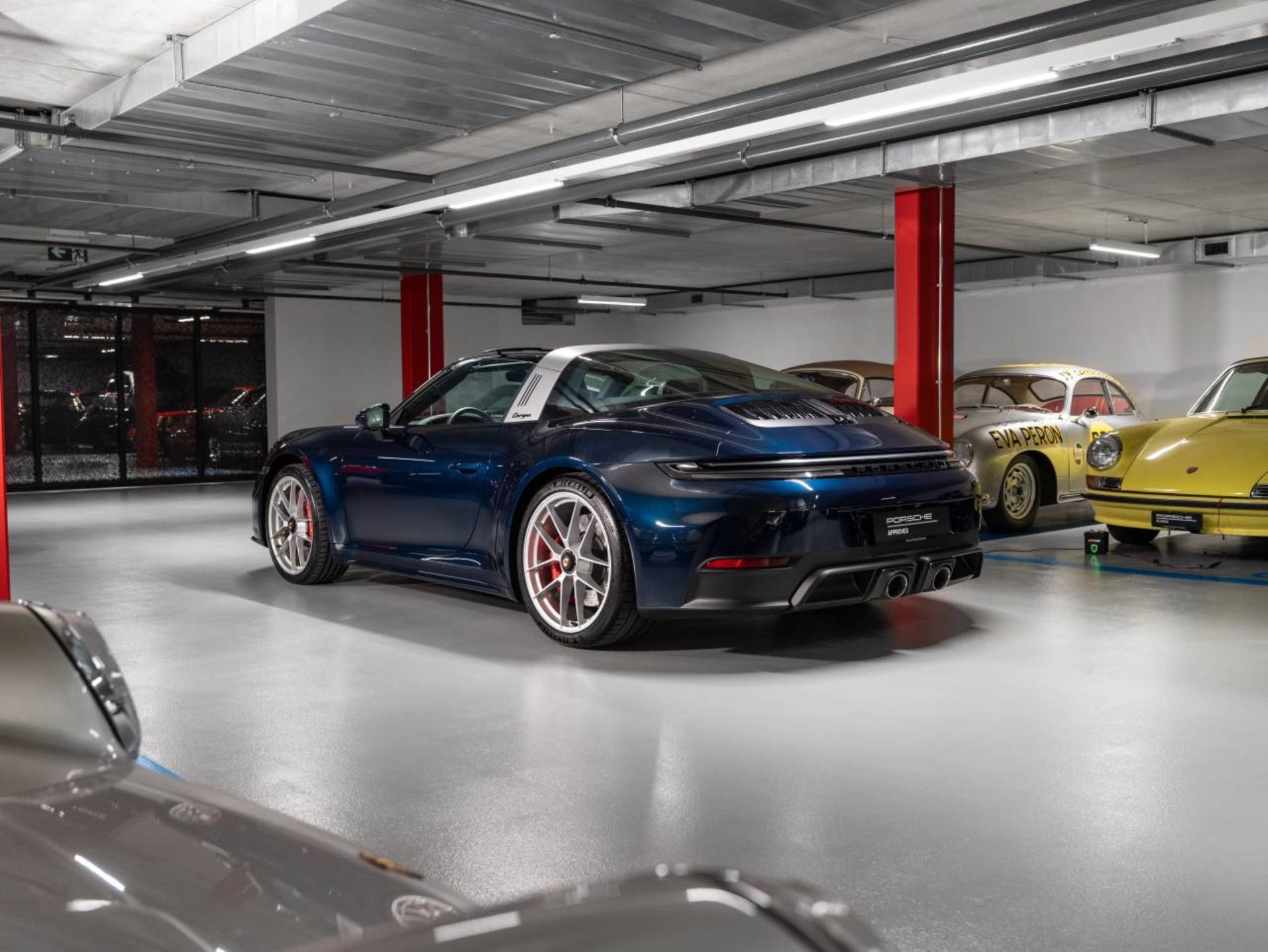 PORSCHE 911 Targa 4 GTS-image-2