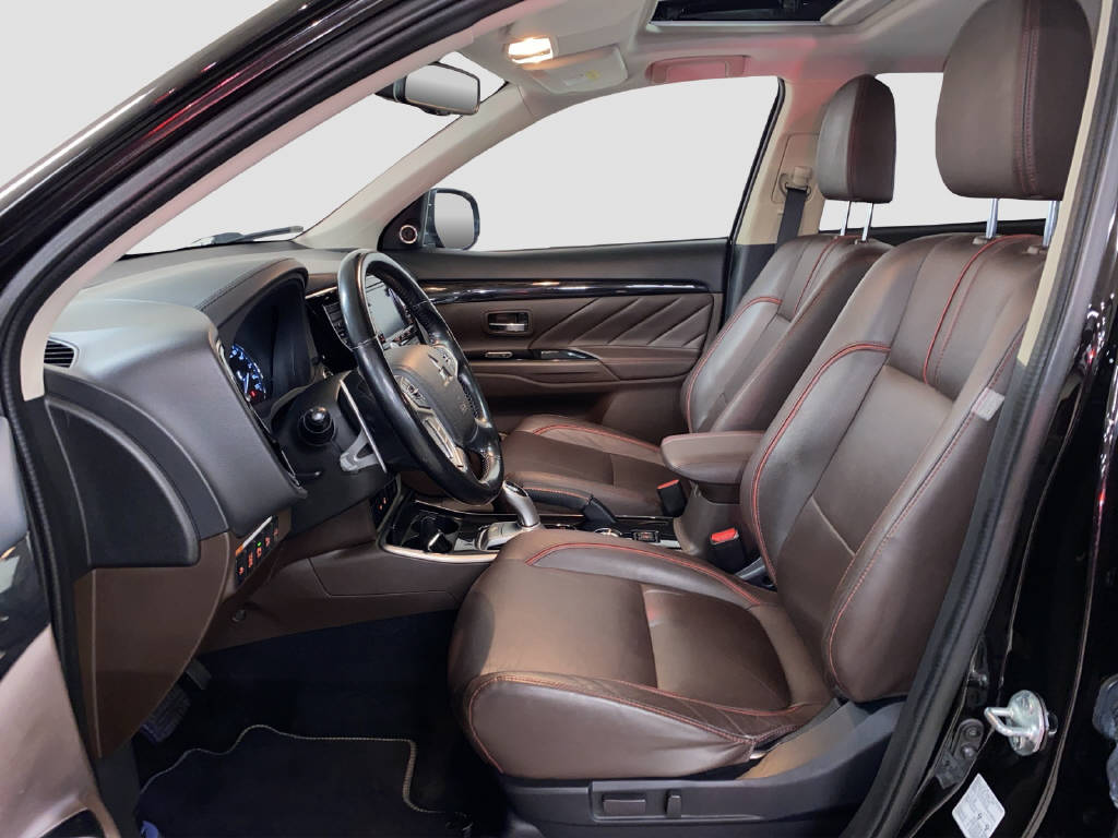 MITSUBISHI Outlander 2.0 PHEV Diamond-image-5