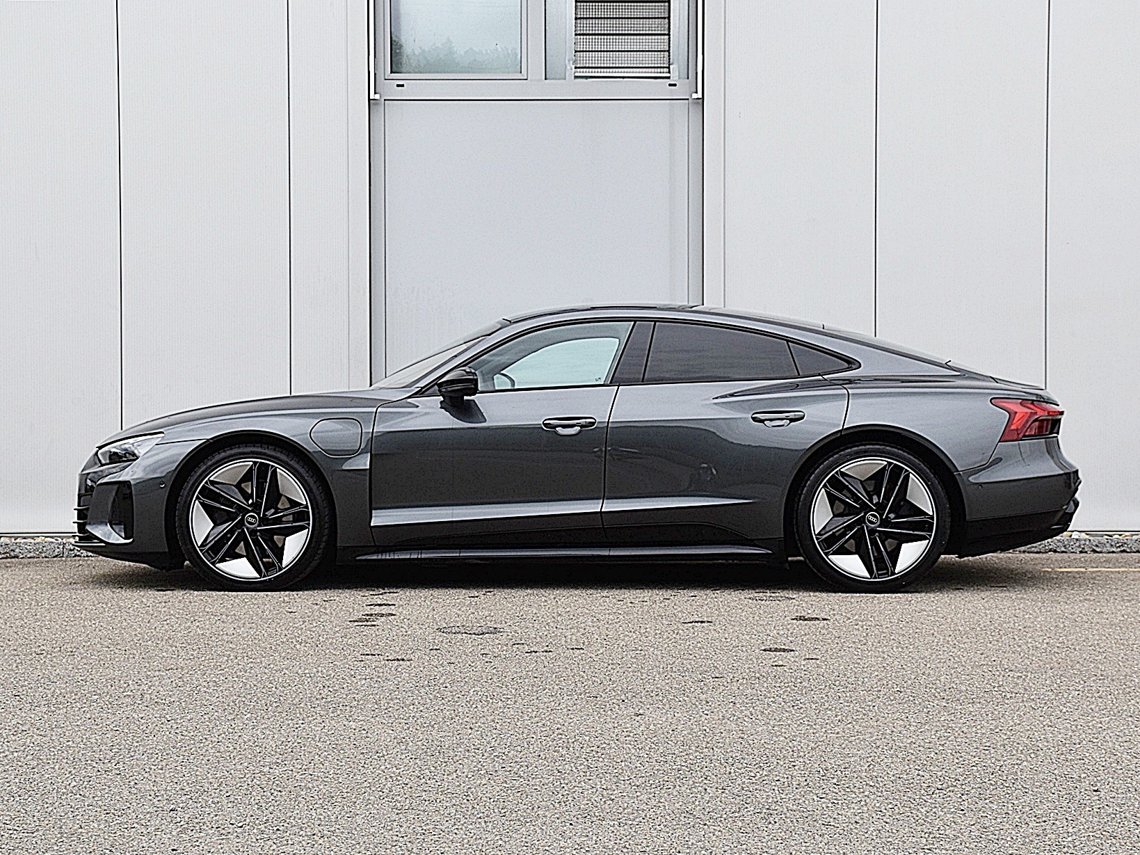 AUDI e-tron GT quattro-image-2