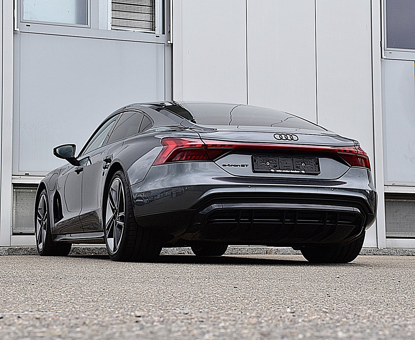 AUDI e-tron GT quattro-image-3