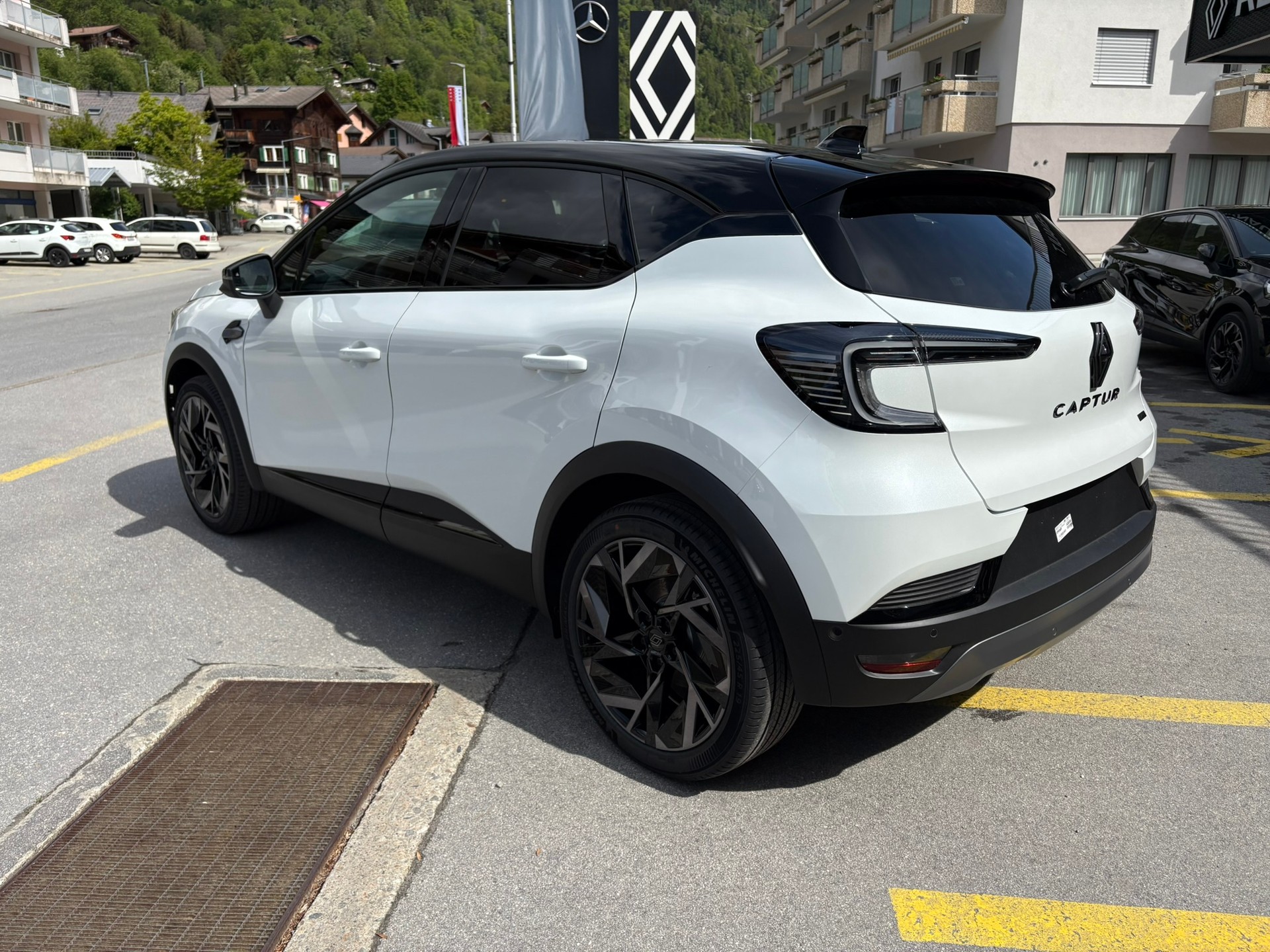 RENAULT Captur 1.8 E-Tech 160 Esprit Alpine-image-6