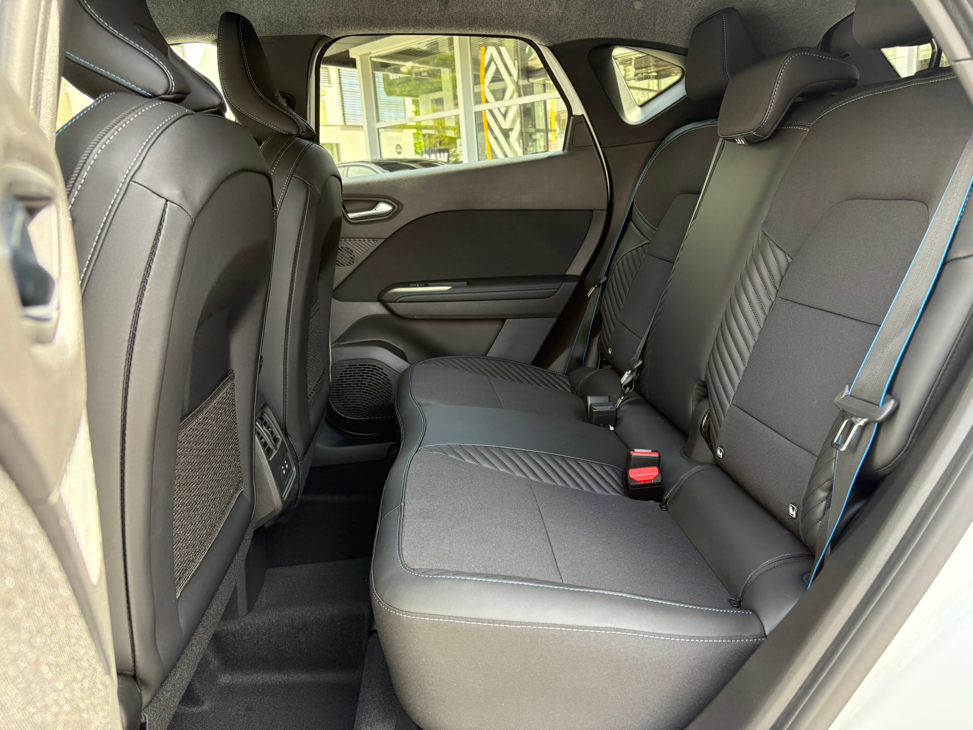 RENAULT Captur 1.8 E-Tech 160 Esprit Alpine-image-11