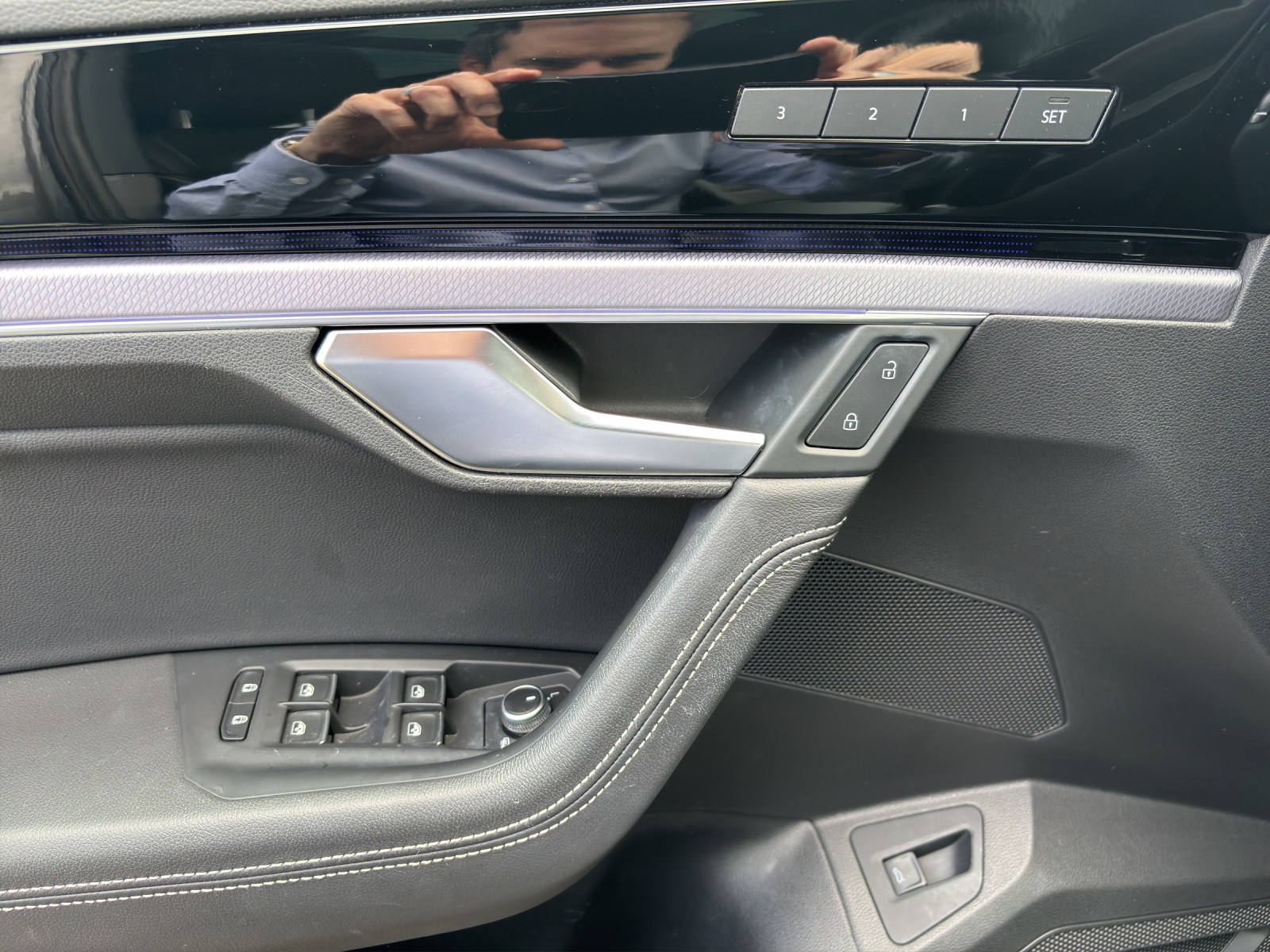 VW Touareg 3.0 TDI R Line Tiptronic mit AHK, Panorama-Ausstell-/Schiebedach, Standheizung & Winterräder-image-31