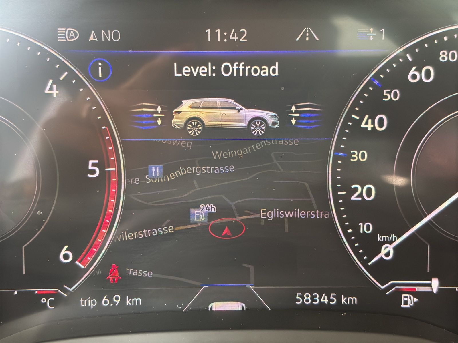 VW Touareg 3.0 TDI R Line Tiptronic mit AHK, Panorama-Ausstell-/Schiebedach, Standheizung & Winterräder-image-17