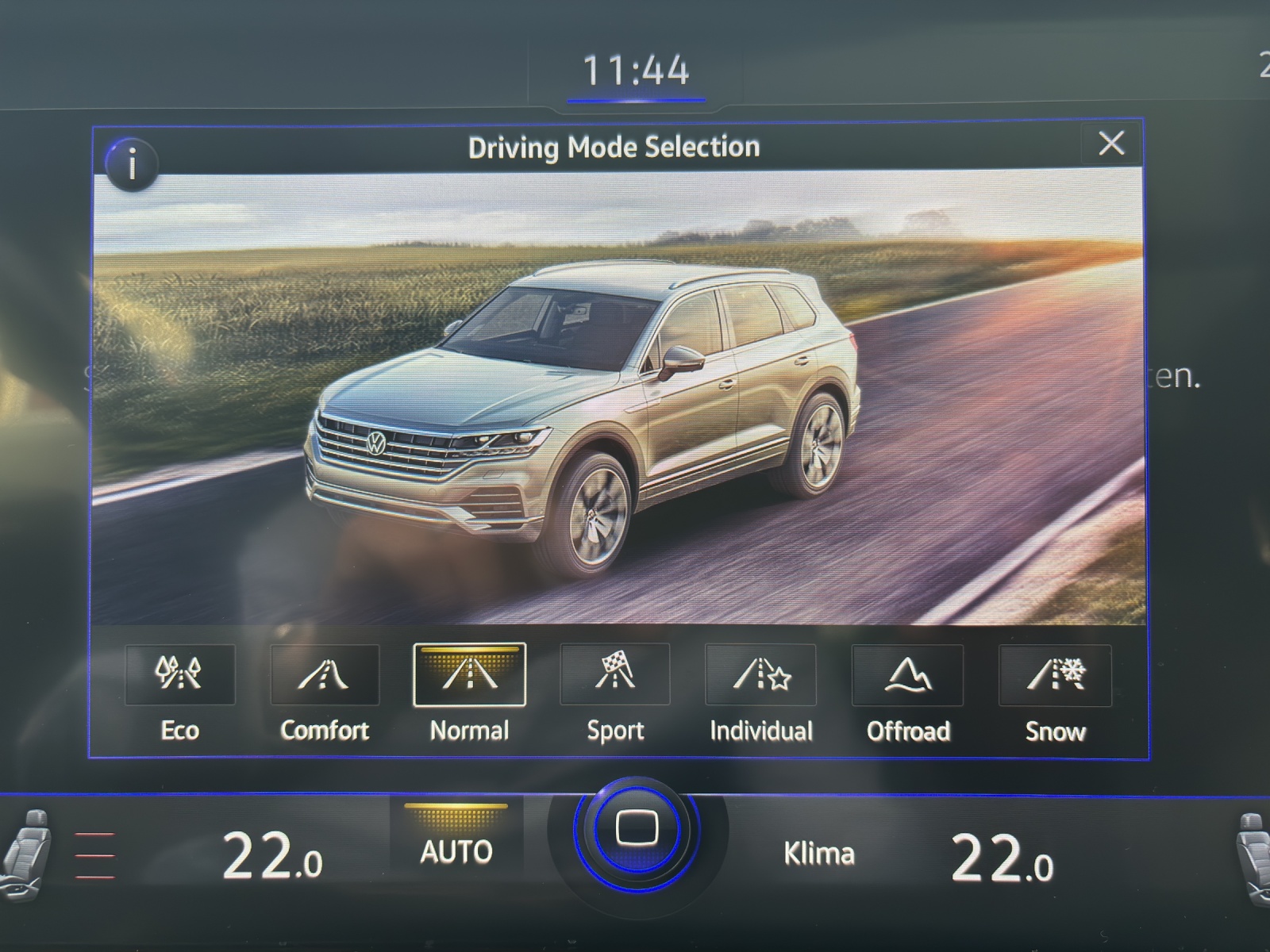 VW Touareg 3.0 TDI R Line Tiptronic mit AHK, Panorama-Ausstell-/Schiebedach, Standheizung & Winterräder-image-25