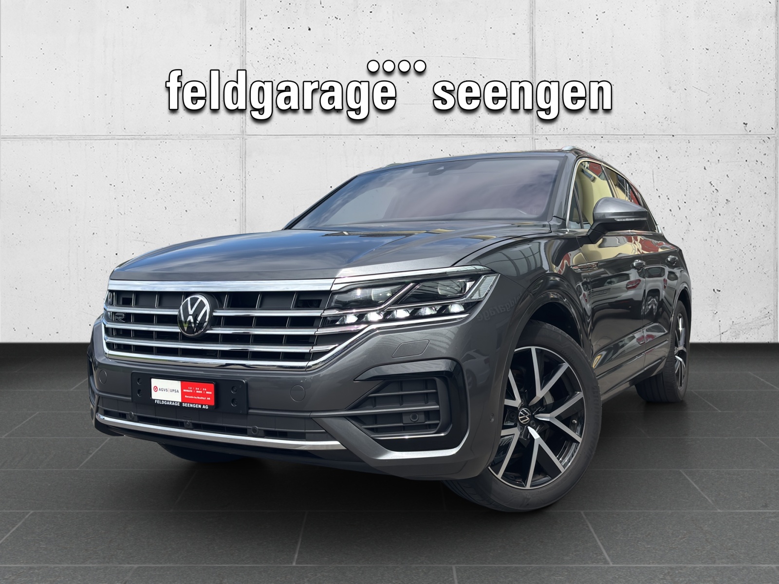 VW Touareg 3.0 TDI R Line Tiptronic mit AHK, Panorama-Ausstell-/Schiebedach, Standheizung & Winterräder