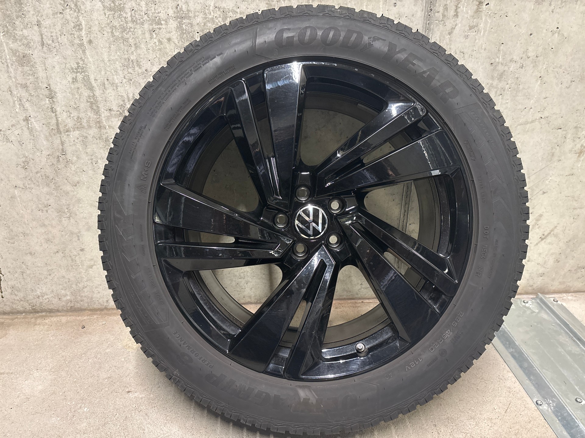 VW Touareg 3.0 TDI R Line Tiptronic mit AHK, Panorama-Ausstell-/Schiebedach, Standheizung & Winterräder-image-32