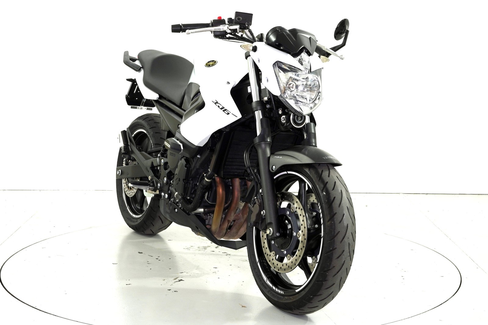 YAMAHA XJ6 N ABS-showroom-element-1
