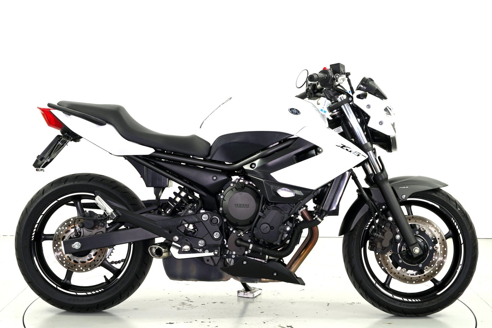 YAMAHA XJ6 N ABS-showroom-element-3