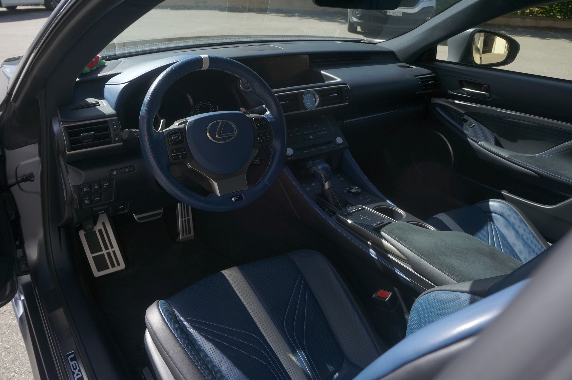 LEXUS 5.0 V8 Carbon 10th Anniversary-image-7