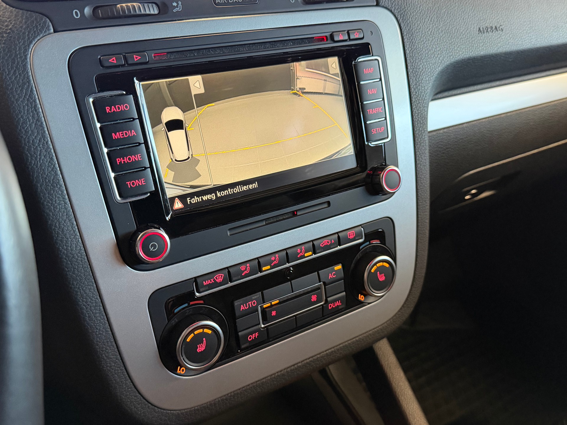 VW Scirocco 2.0 TDI BlueMotion Technology Team DSG-image-14