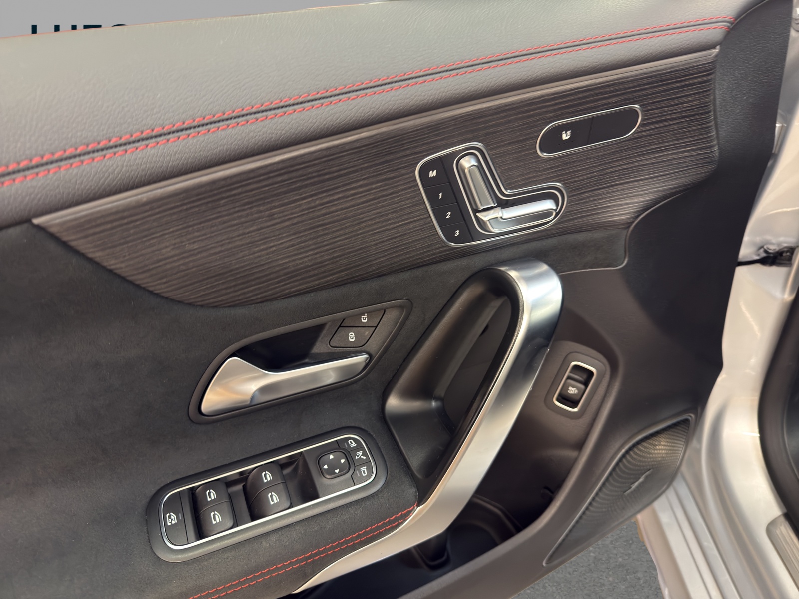 MERCEDES-BENZ CLA 200 - AMG / 360 Grad Kamera / Panorama-Dach / Soundsystem / Ambiente-Licht-image-12