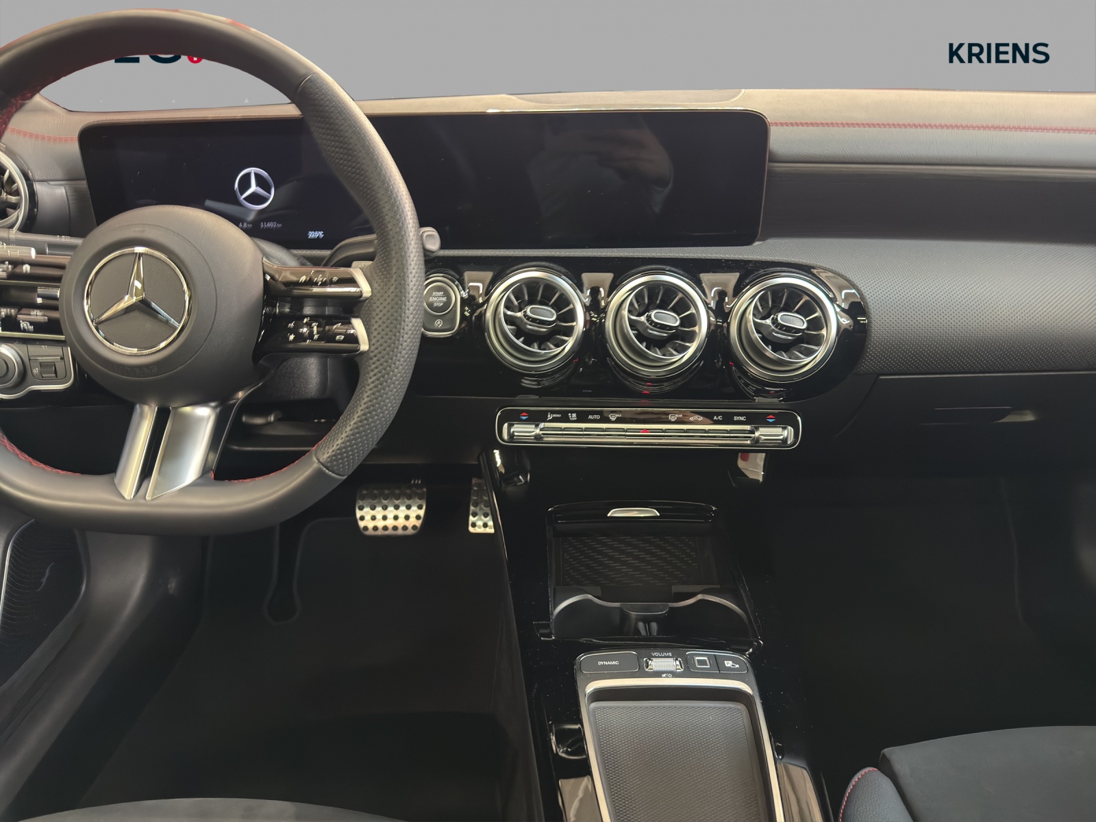 MERCEDES-BENZ CLA 200 - AMG / 360 Grad Kamera / Panorama-Dach / Soundsystem / Ambiente-Licht-image-11