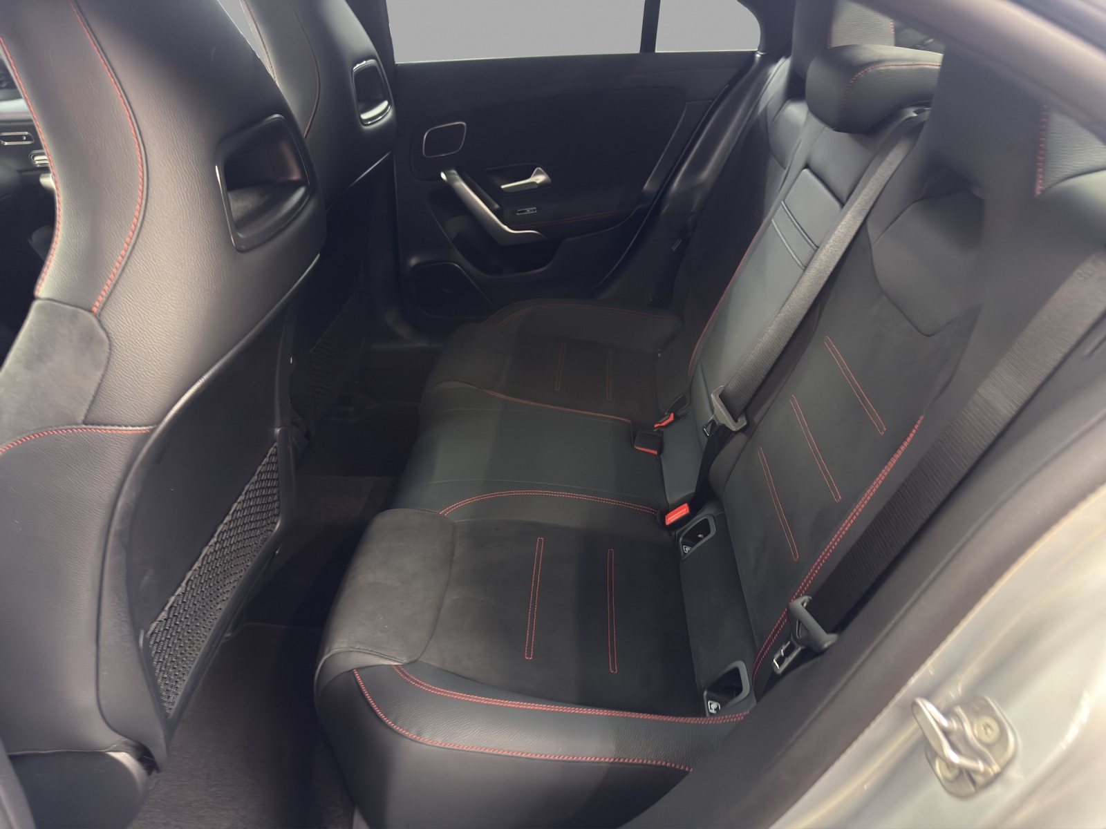 MERCEDES-BENZ CLA 200 - AMG / 360 Grad Kamera / Panorama-Dach / Soundsystem / Ambiente-Licht-image-13
