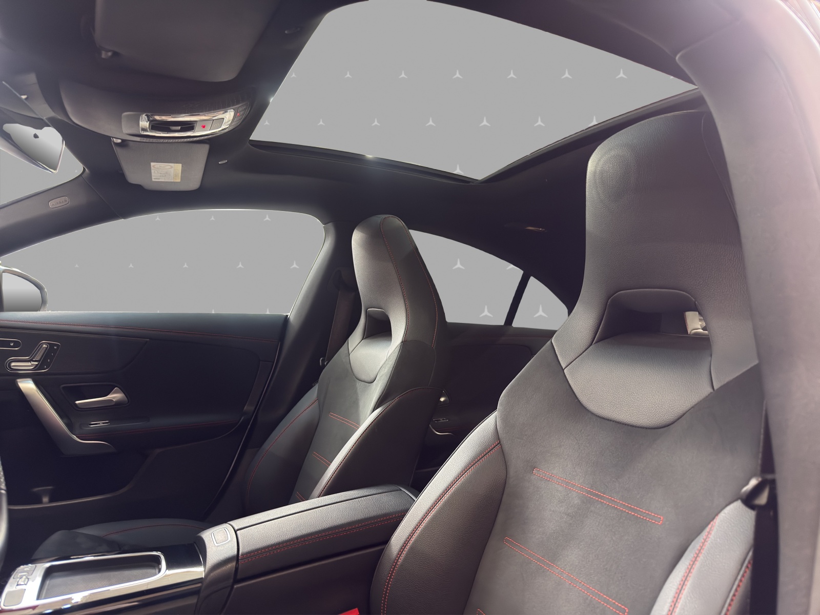 MERCEDES-BENZ CLA 200 - AMG / 360 Grad Kamera / Panorama-Dach / Soundsystem / Ambiente-Licht-image-8