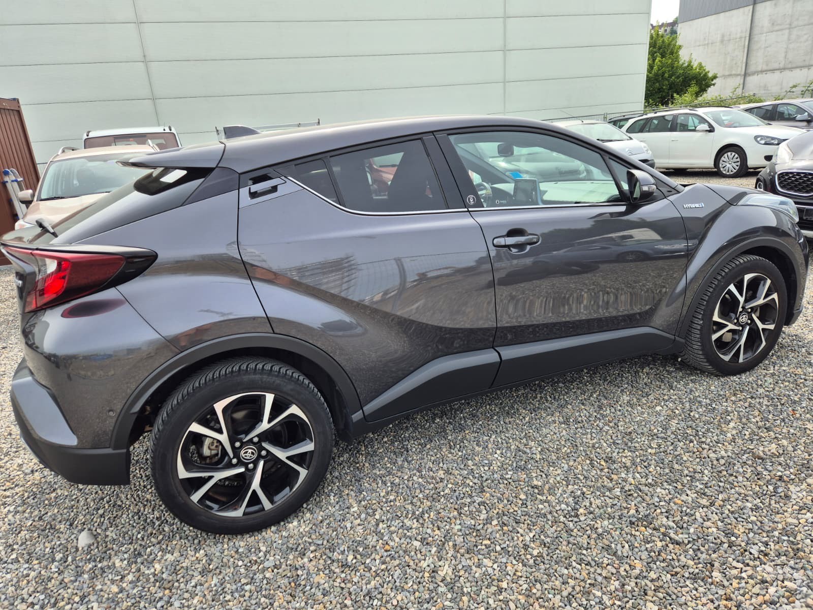 TOYOTA C-HR 2.0 HSD CVT Premium-image-2