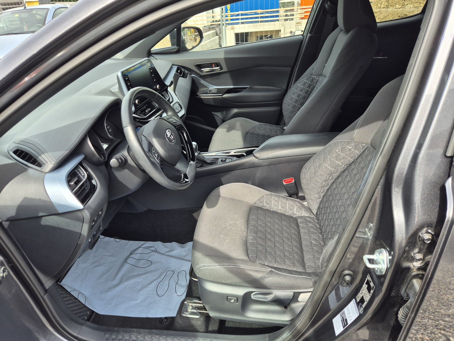 TOYOTA C-HR 2.0 HSD CVT Premium-image-10