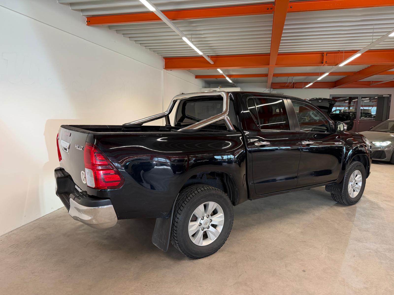 TOYOTA Hilux 2.4D-4D Sol DoubleCab 4x4 A-image-8