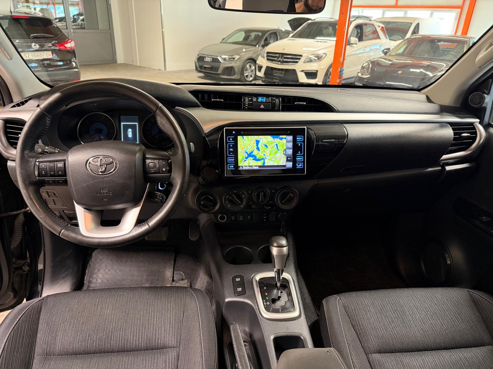 TOYOTA Hilux 2.4D-4D Sol DoubleCab 4x4 A-image-12