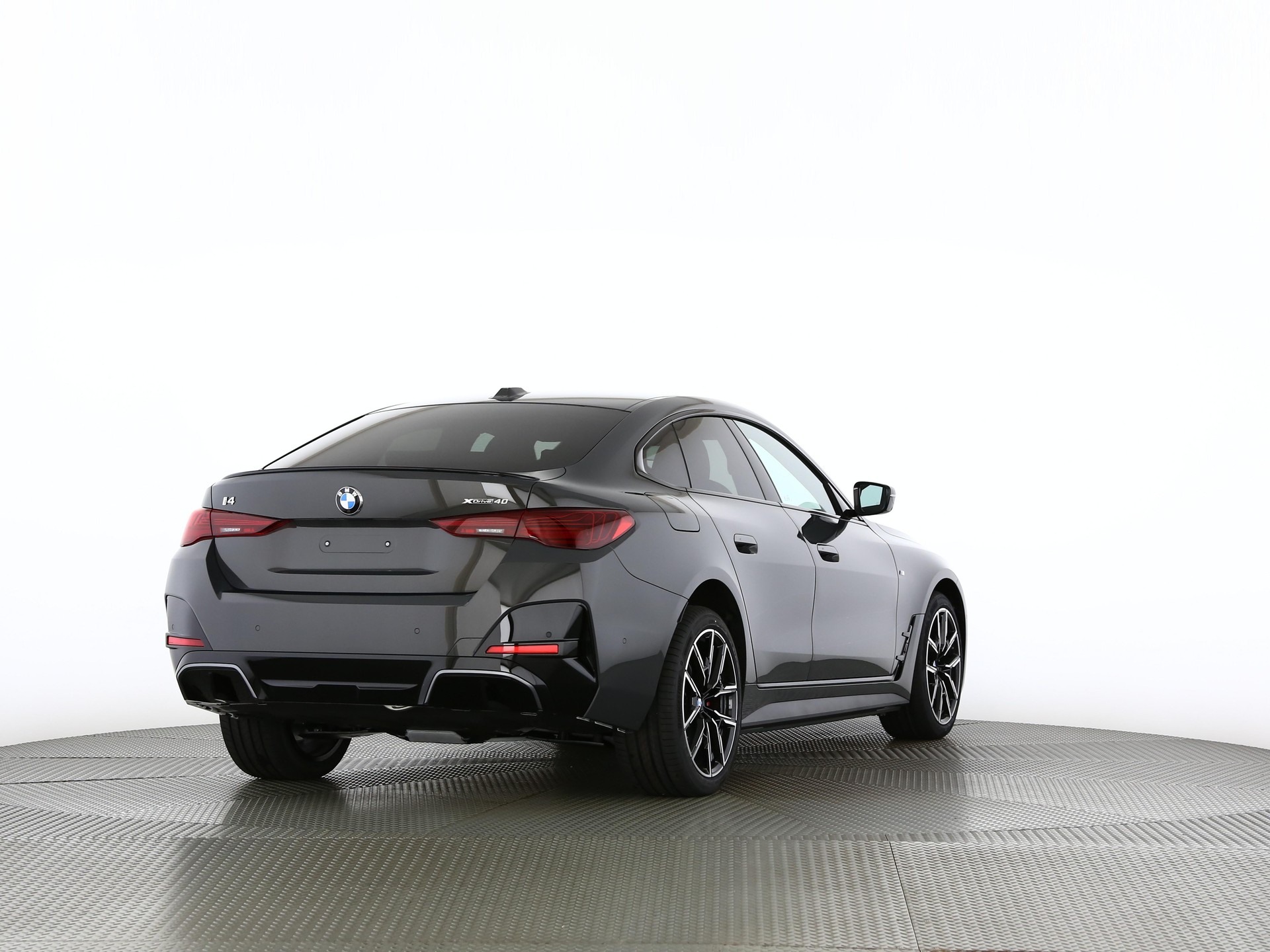 BMW i4 xDrive40-image-1