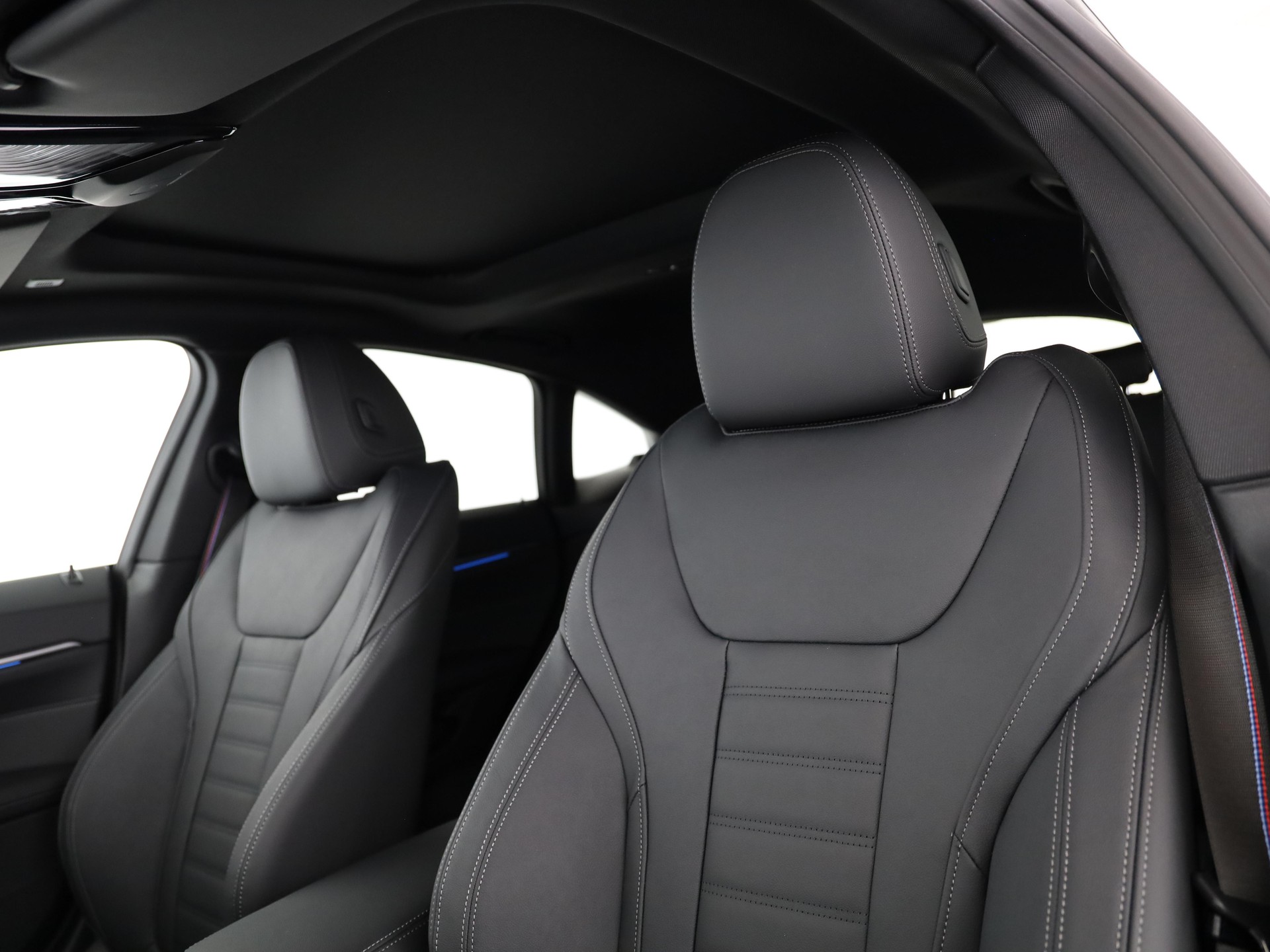 BMW i4 xDrive40-image-12