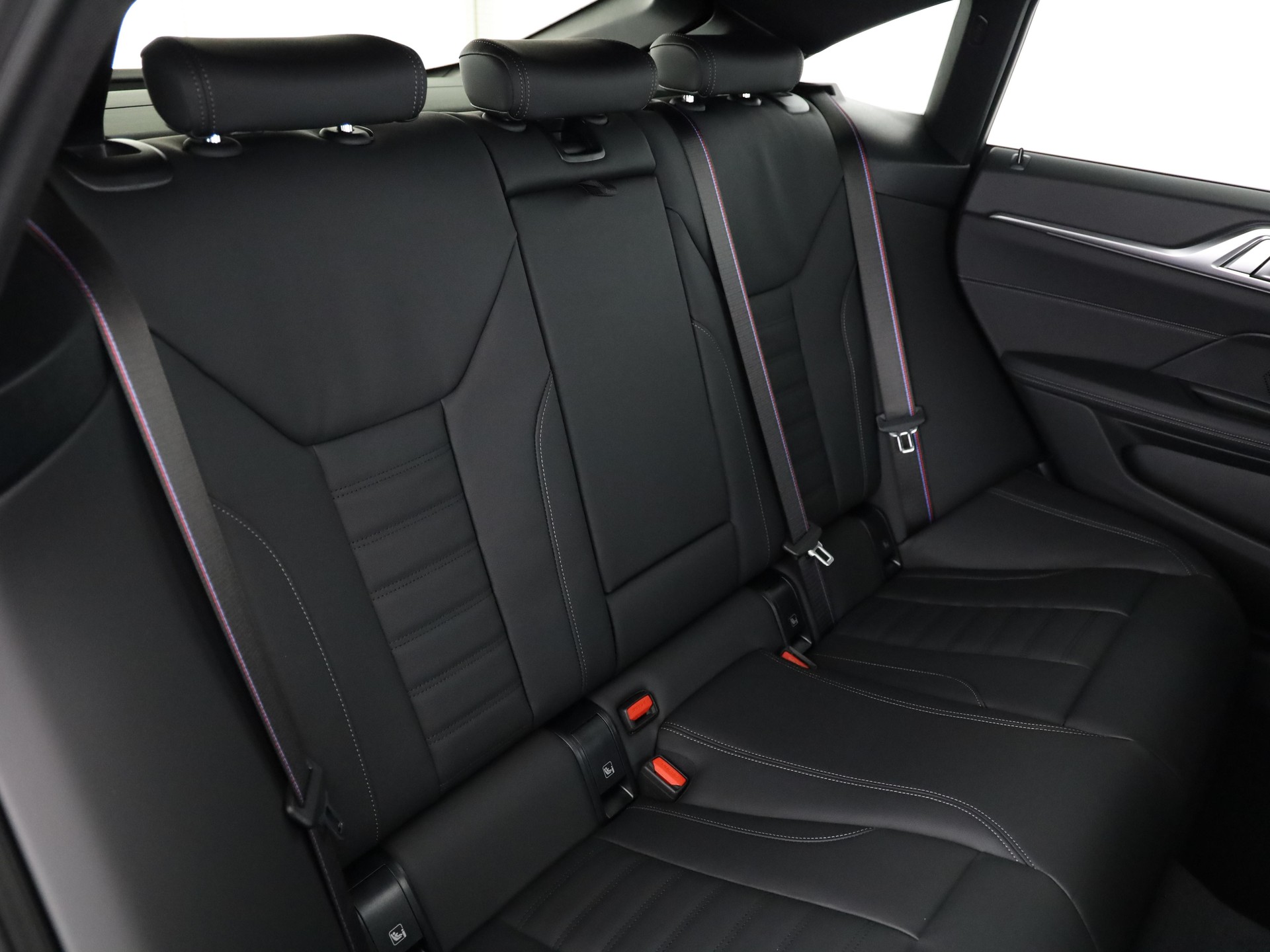 BMW i4 xDrive40-image-16