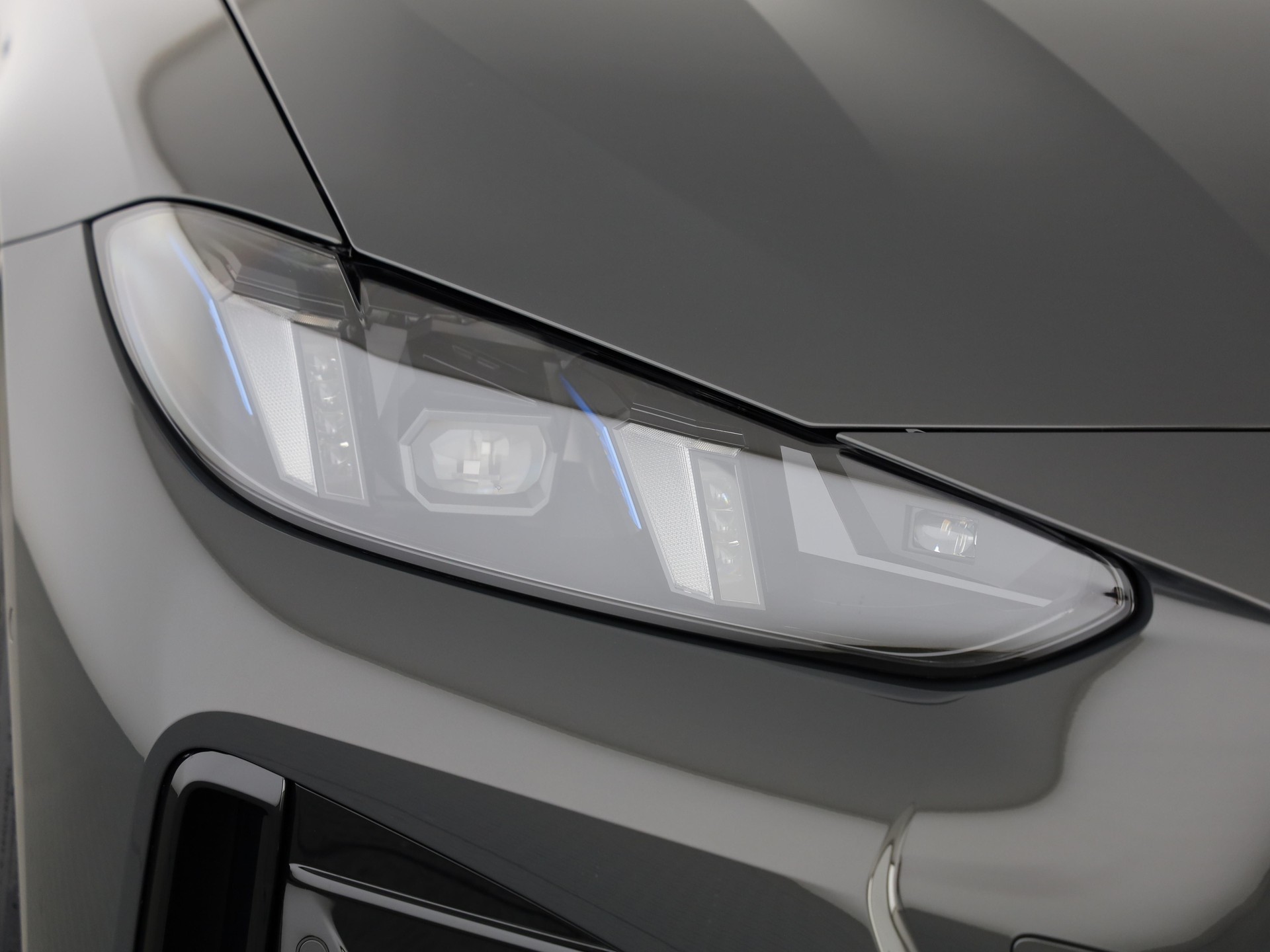 BMW i4 xDrive40-image-5