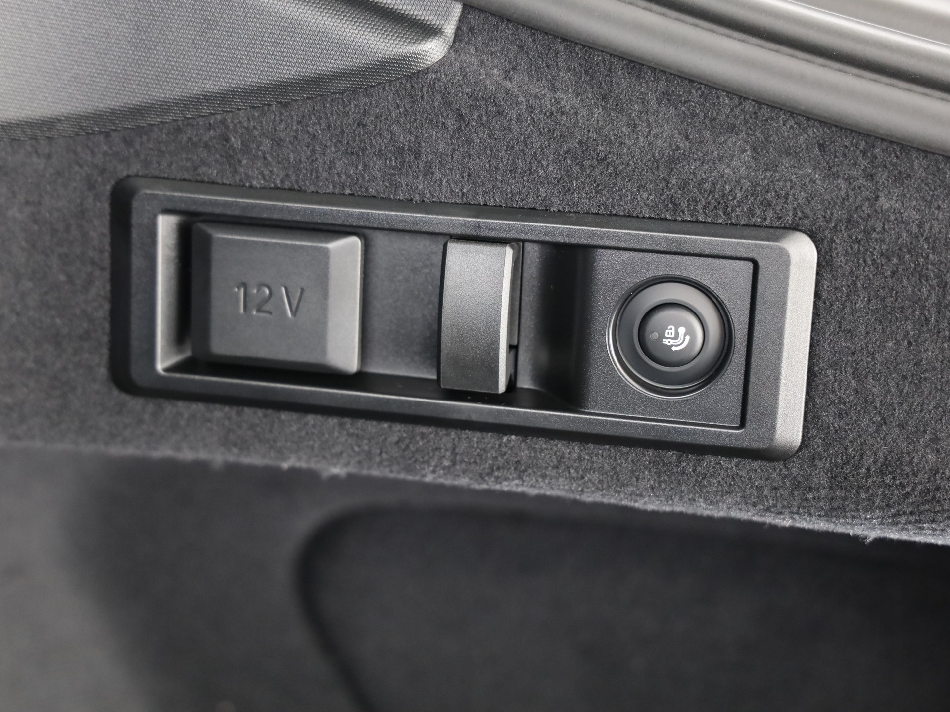 BMW i4 xDrive40-image-8