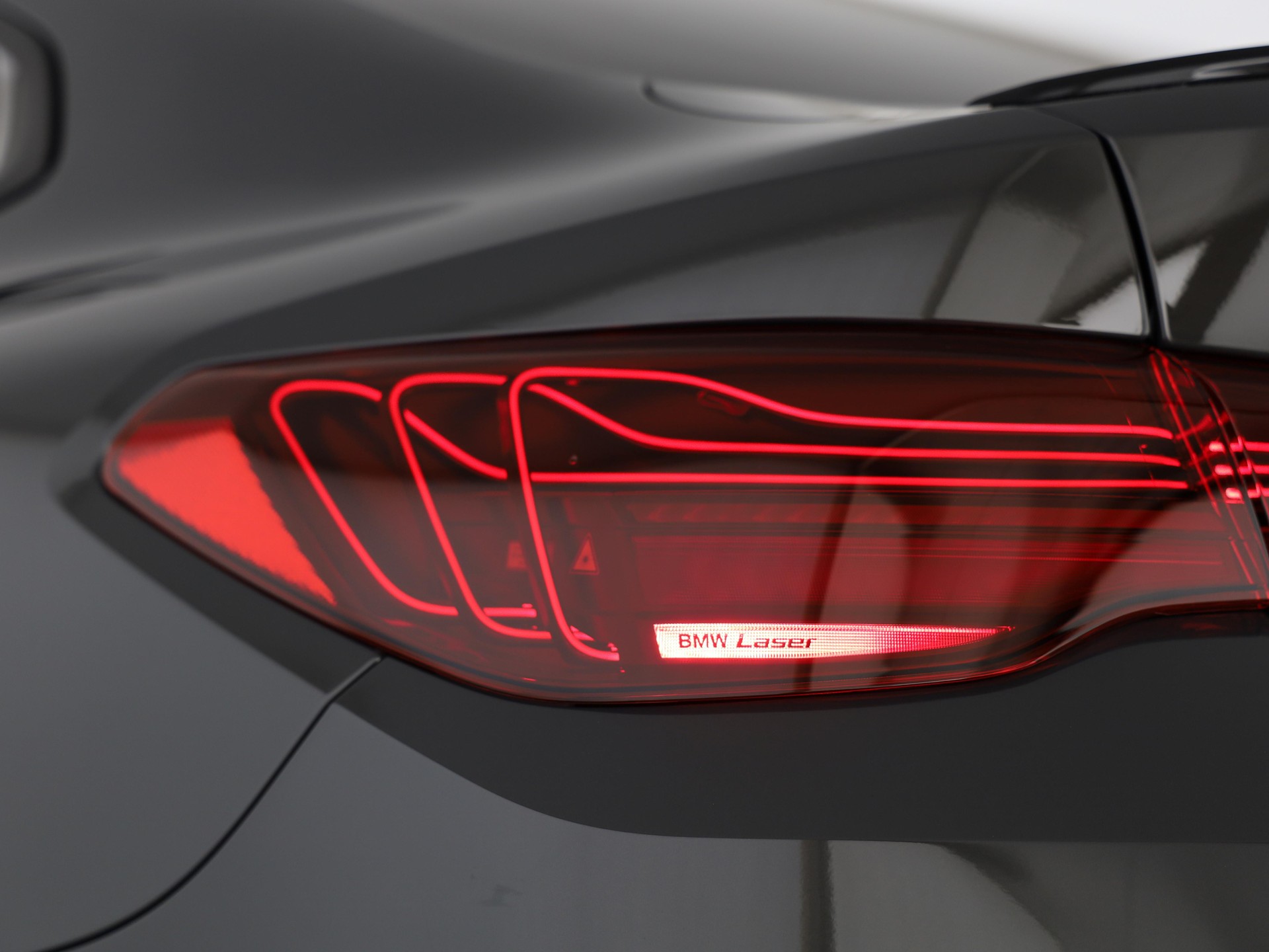 BMW i4 xDrive40-image-10