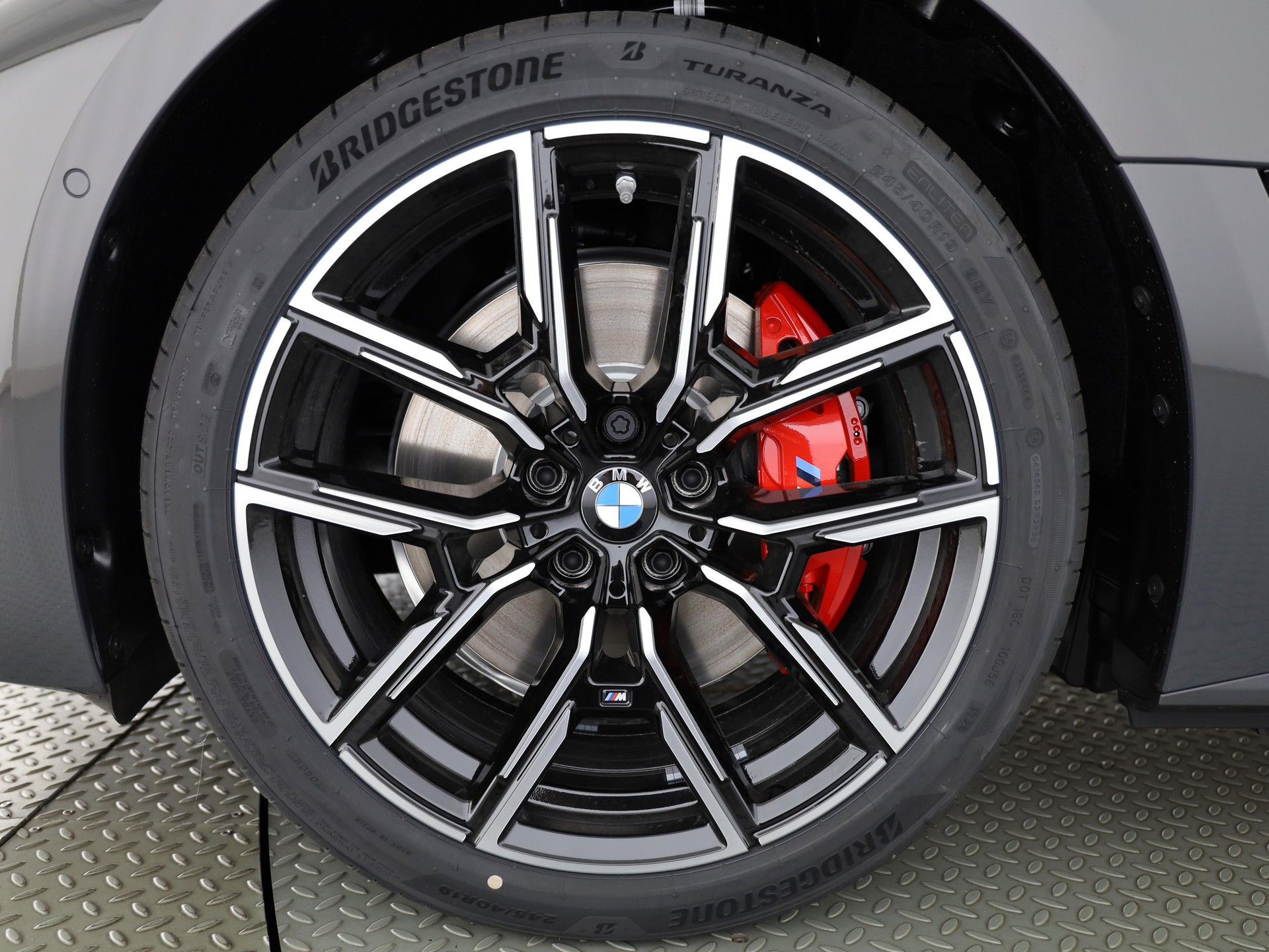 BMW i4 xDrive40-image-22