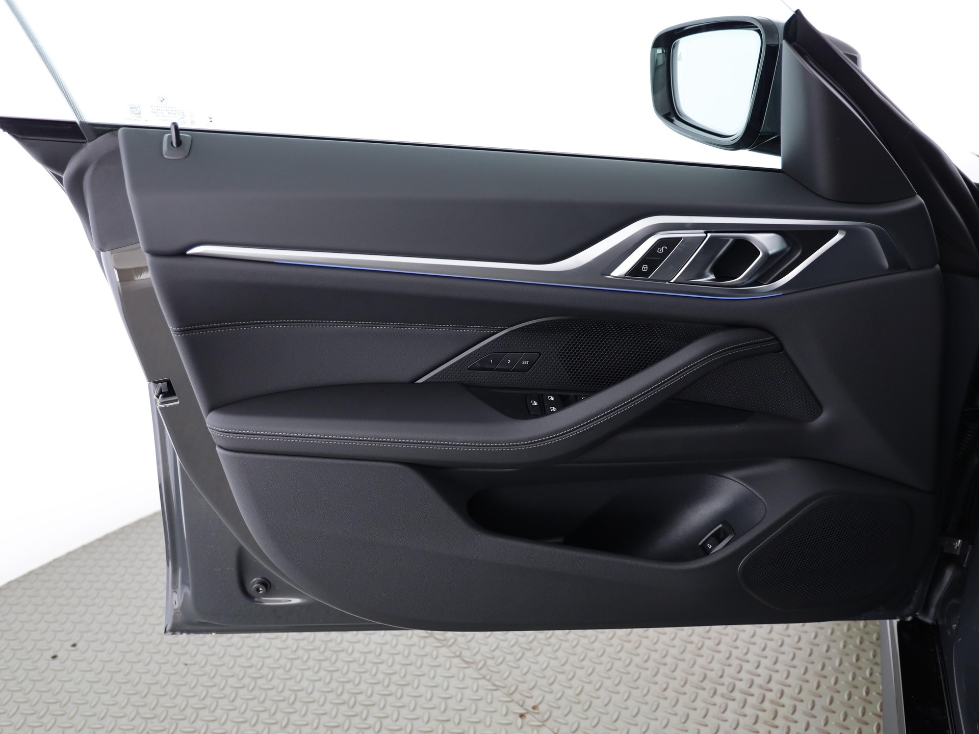 BMW i4 xDrive40-image-11