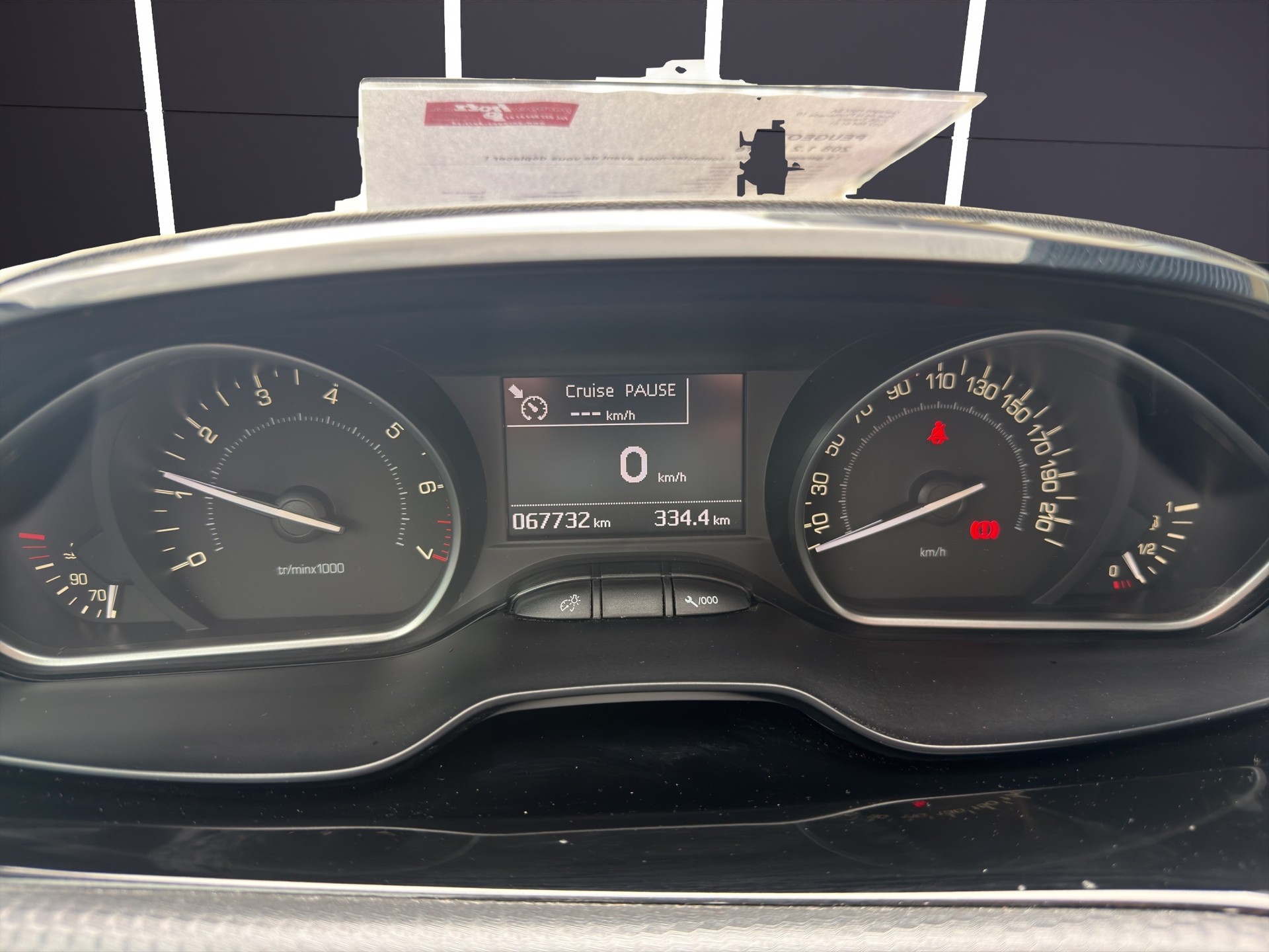 PEUGEOT 208 1.2 Allure-image-8