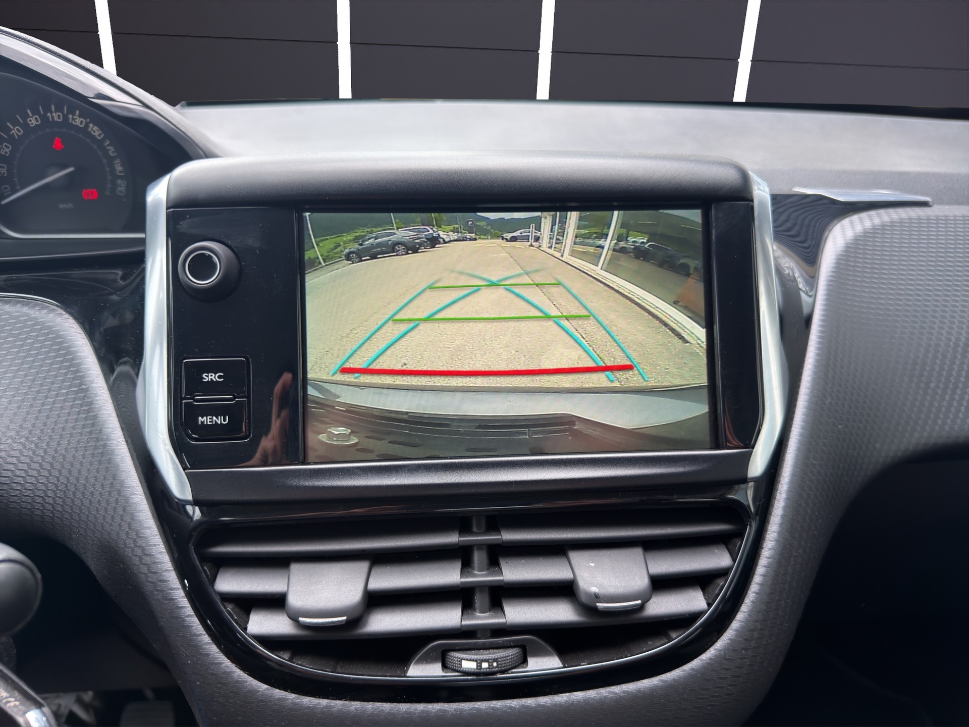 PEUGEOT 208 1.2 Allure-image-9