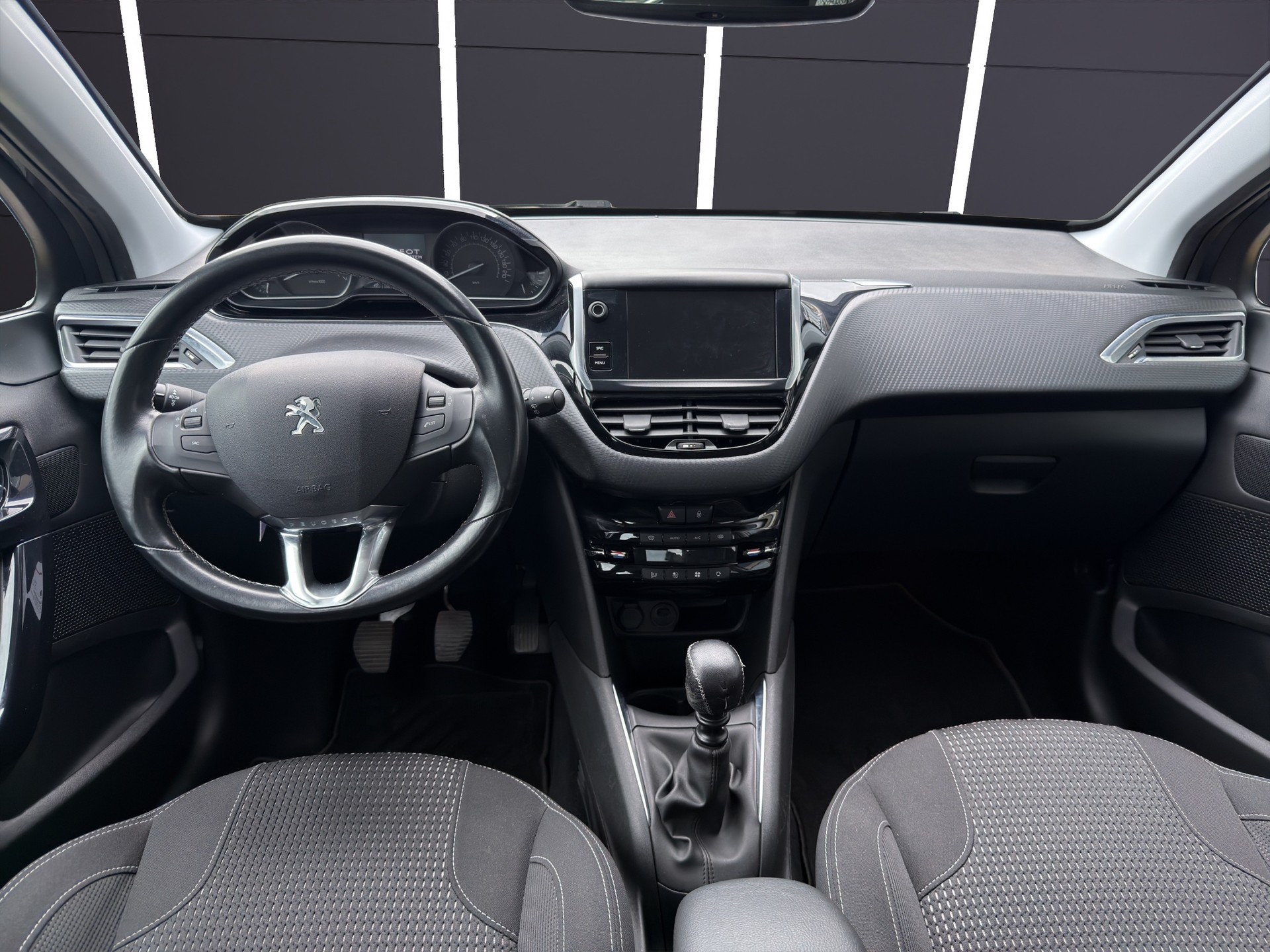 PEUGEOT 208 1.2 Allure-image-7