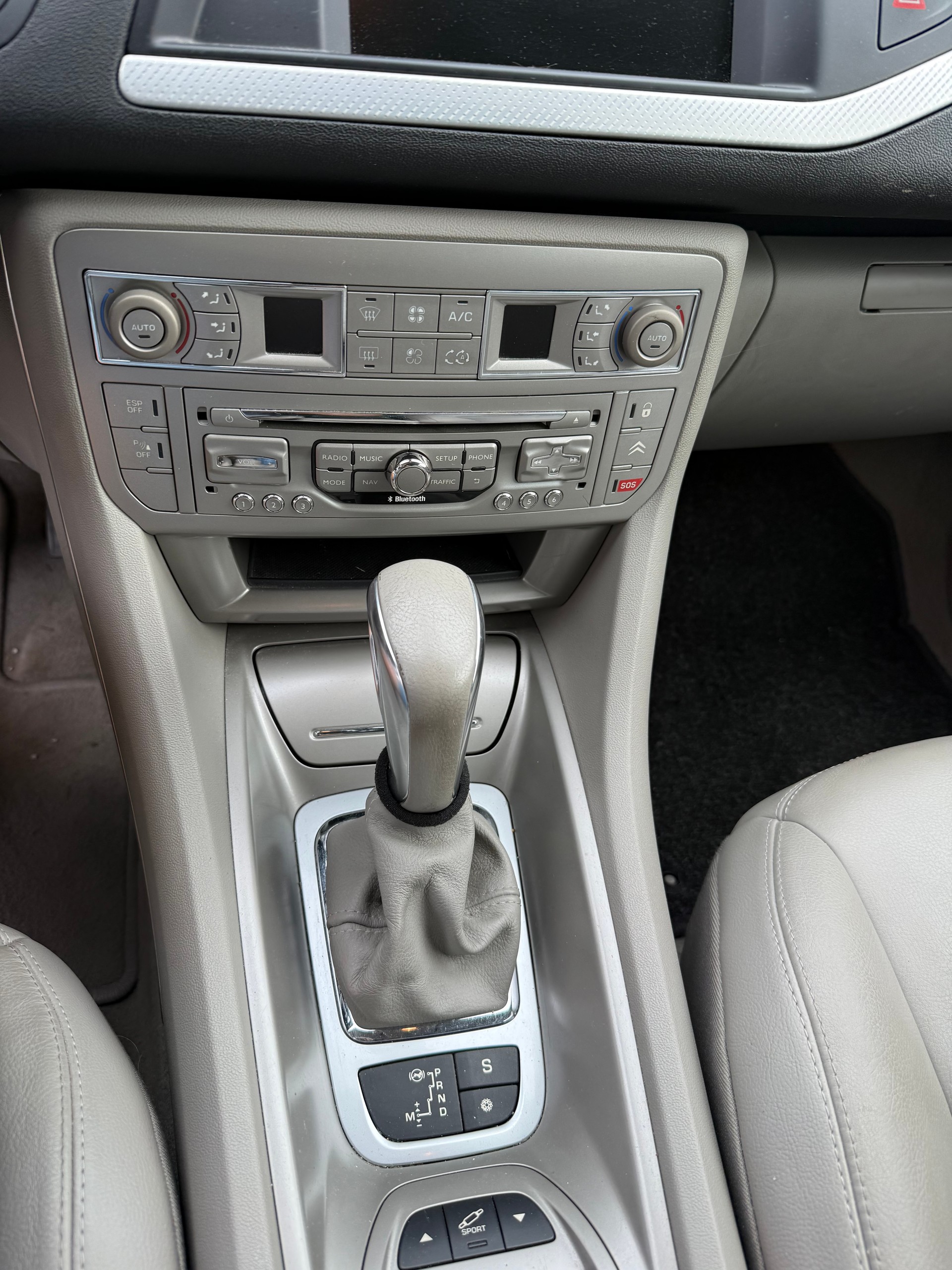 CITROEN C5 Tourer 2.2 HDi Exclusive Automatic-image-10