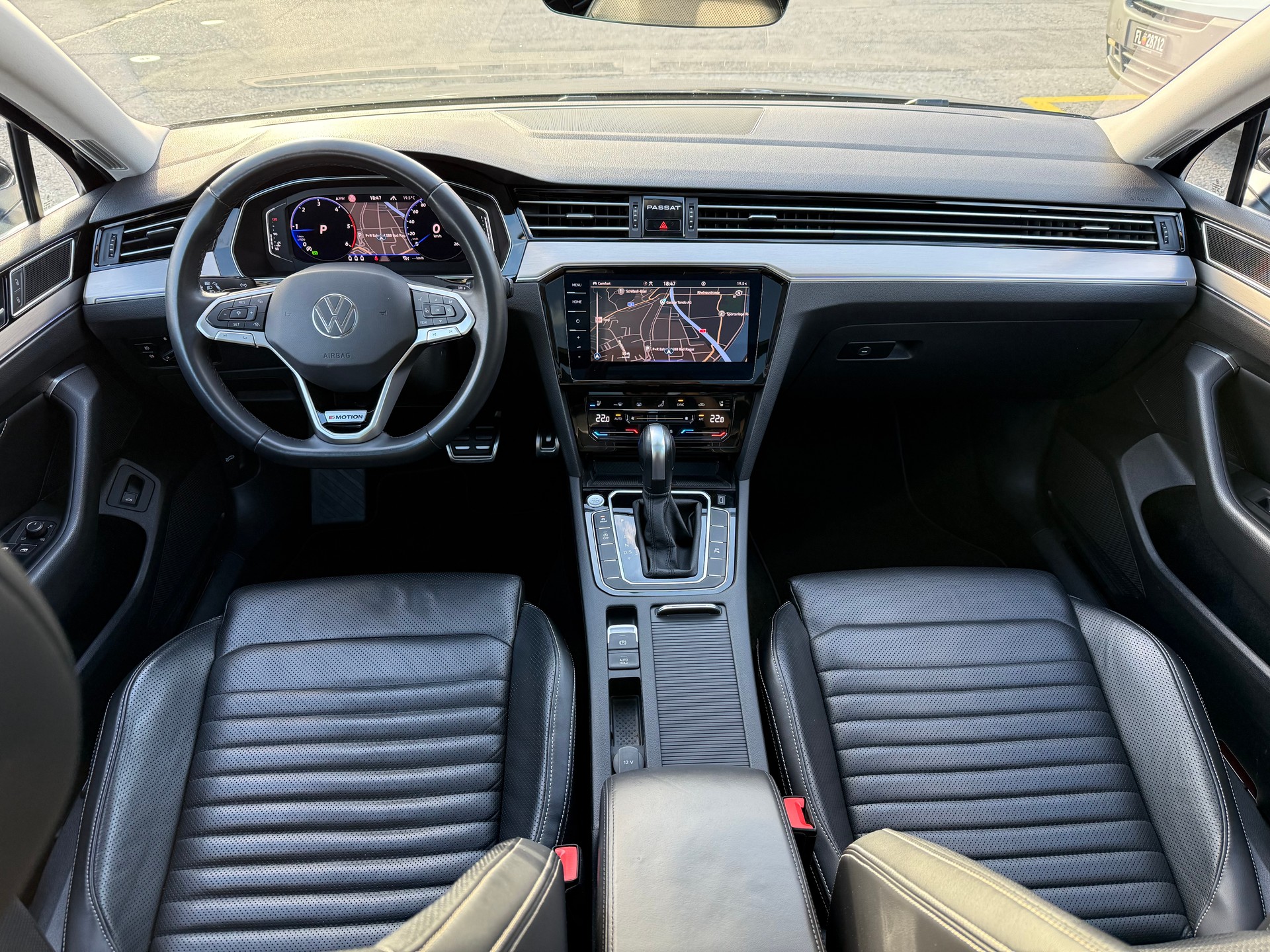 VW Passat Variant 2.0 TDI 200 Elegance DSG 4m *Traumausstattung*-image-16