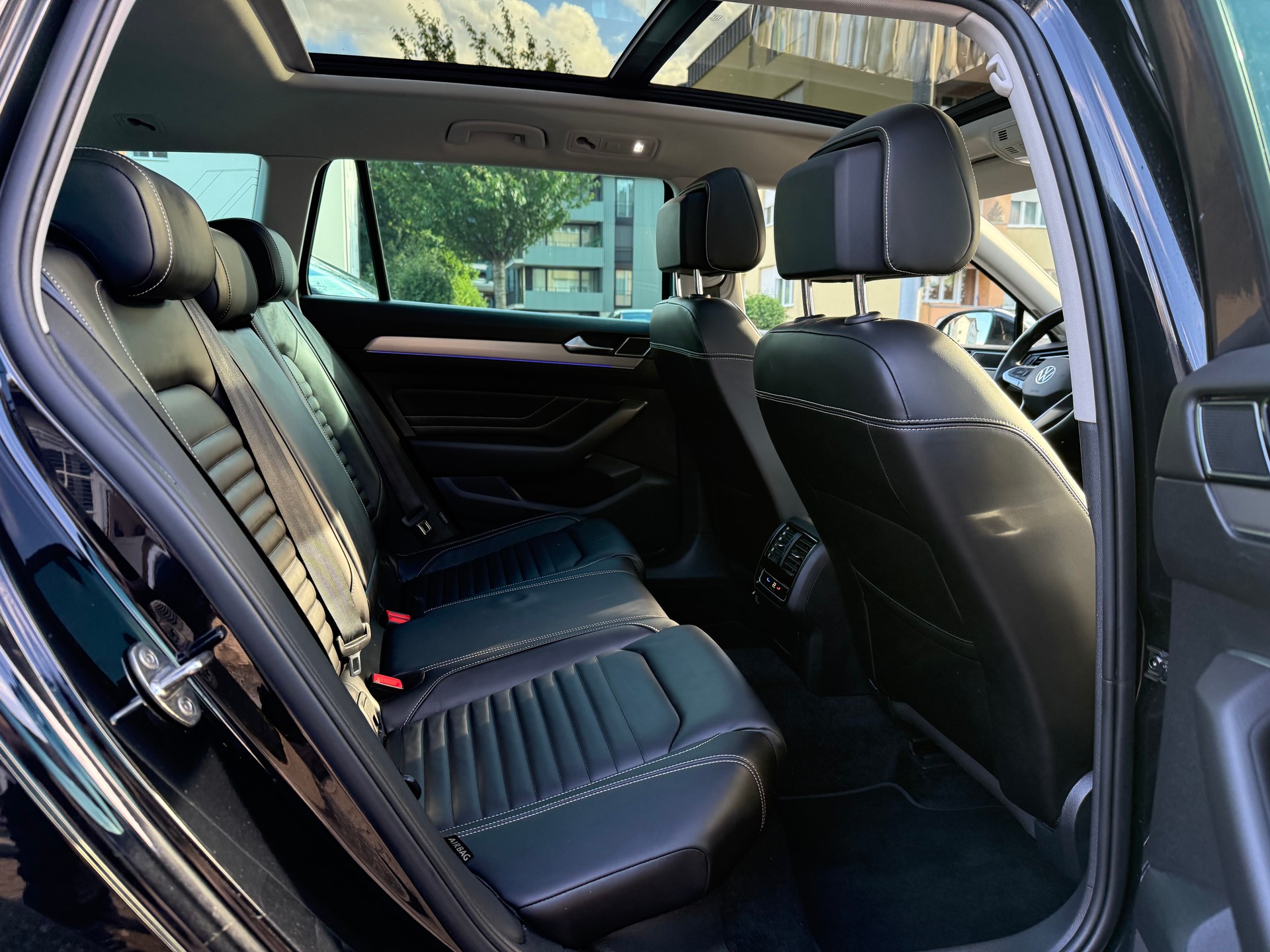 VW Passat Variant 2.0 TDI 200 Elegance DSG 4m *Traumausstattung*-image-14