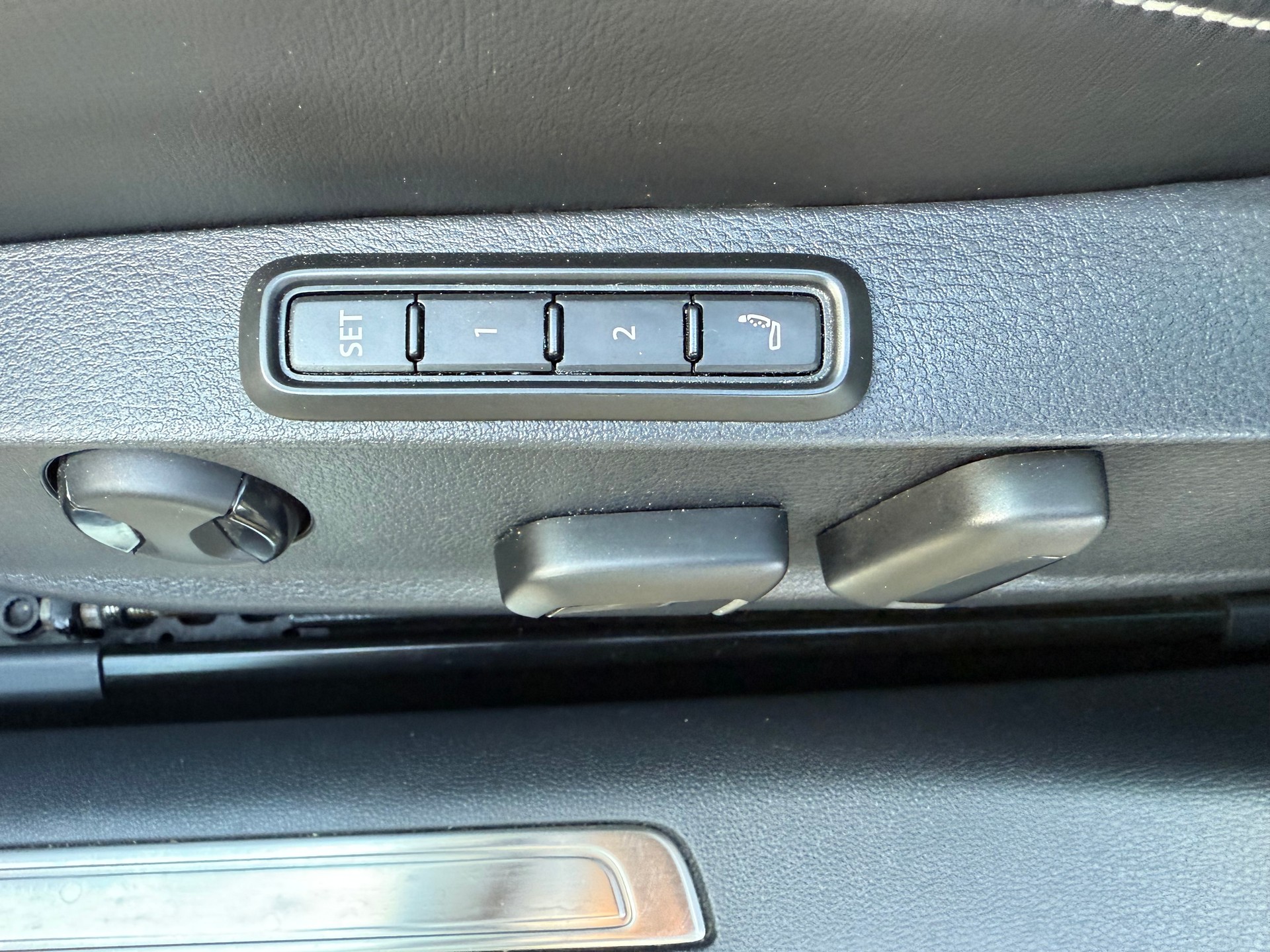 VW Passat Variant 2.0 TDI 200 Elegance DSG 4m *Traumausstattung*-image-8