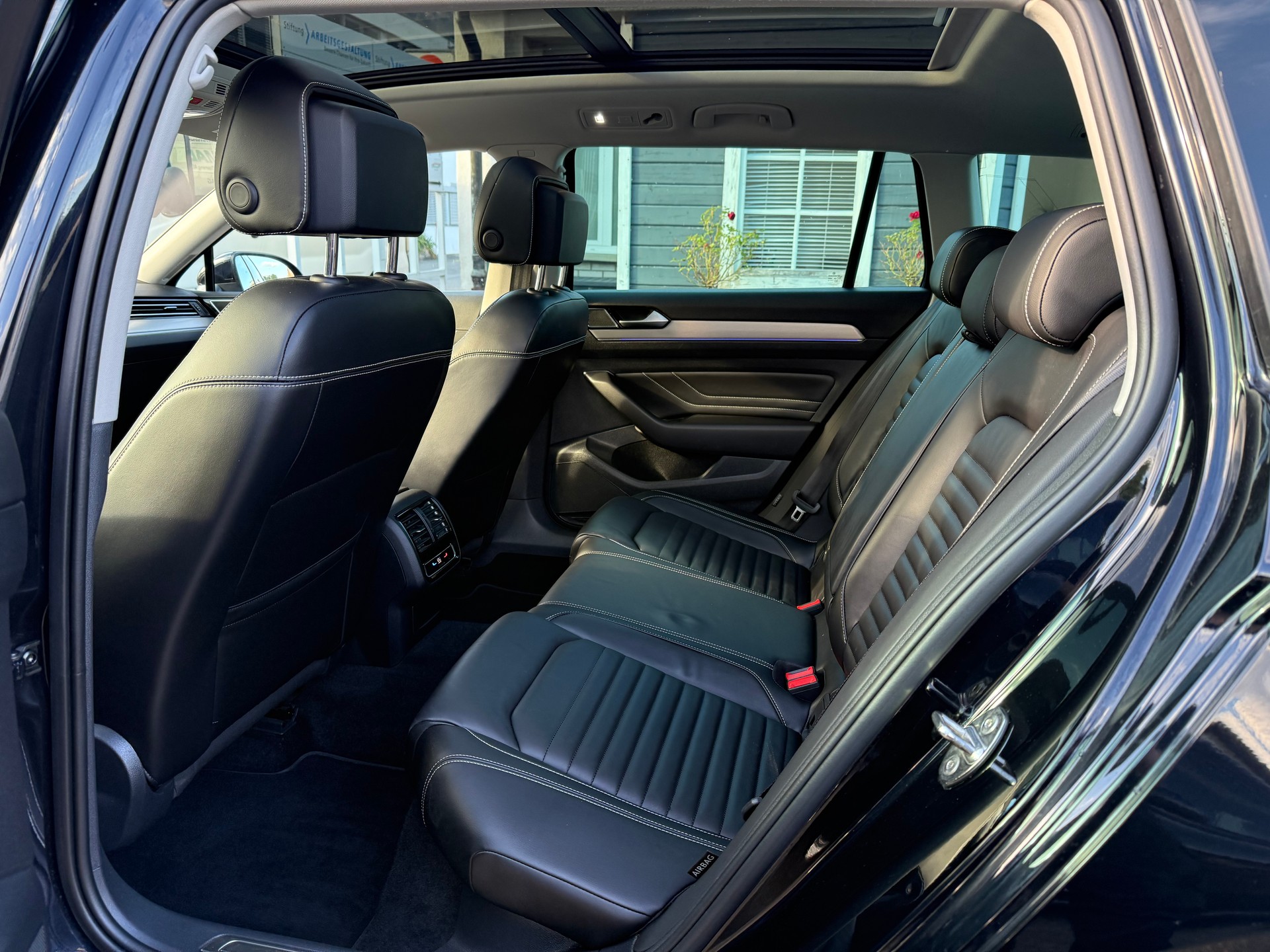 VW Passat Variant 2.0 TDI 200 Elegance DSG 4m *Traumausstattung*-image-10