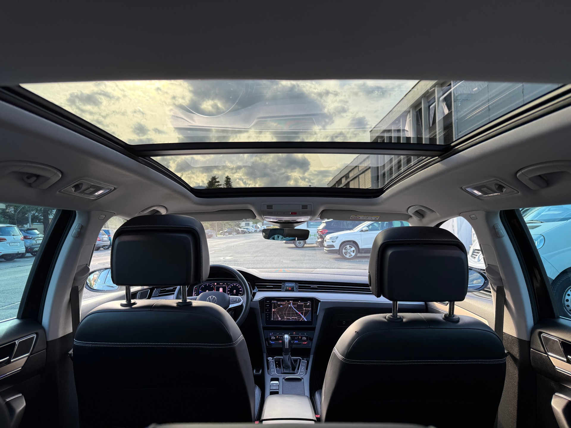 VW Passat Variant 2.0 TDI 200 Elegance DSG 4m *Traumausstattung*-image-12