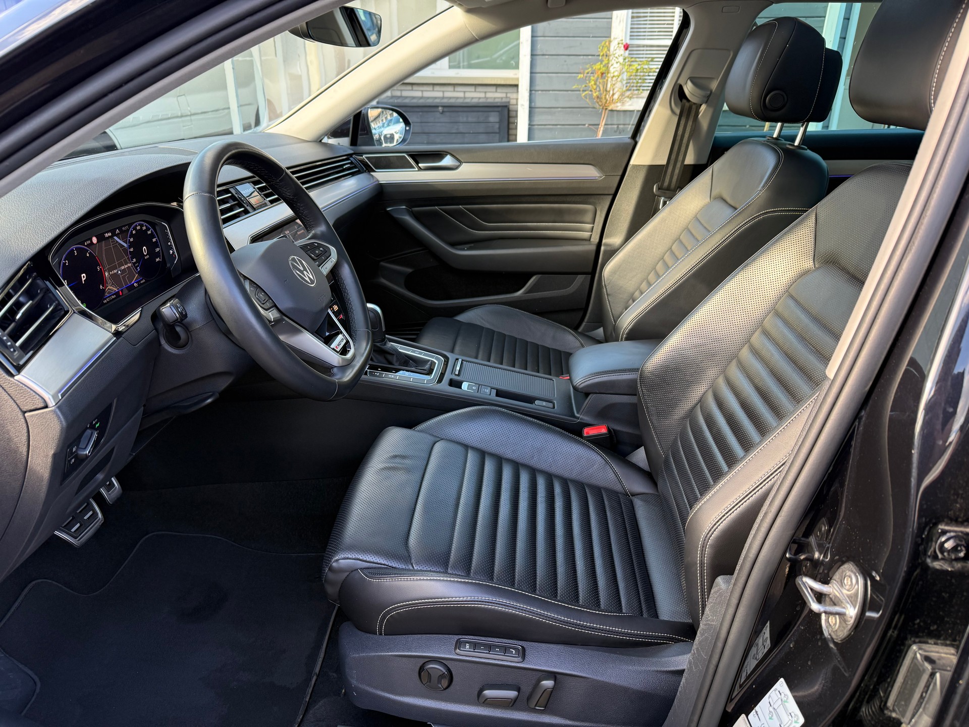 VW Passat Variant 2.0 TDI 200 Elegance DSG 4m *Traumausstattung*-image-7