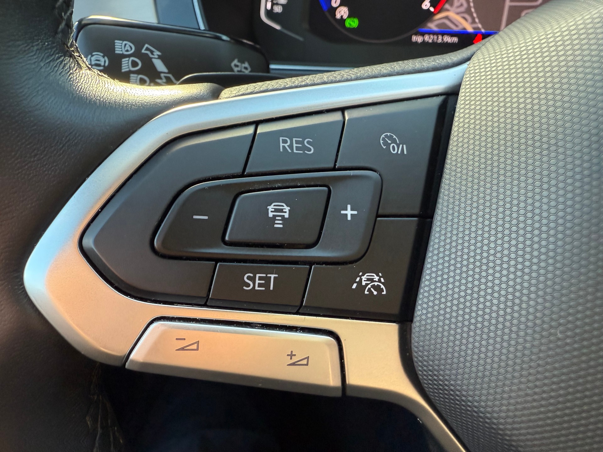 VW Passat Variant 2.0 TDI 200 Elegance DSG 4m *Traumausstattung*-image-24